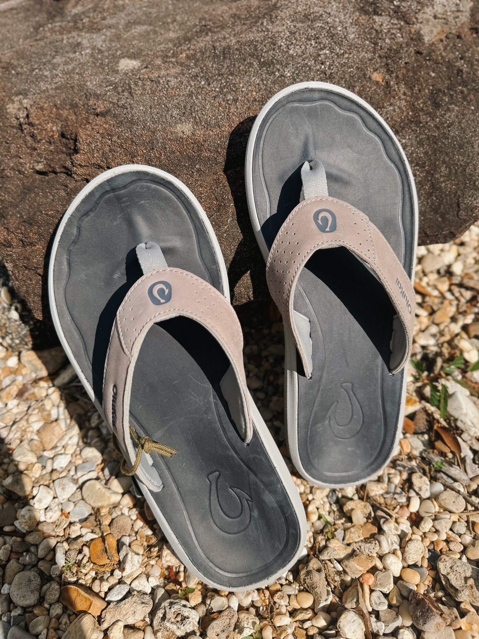 Men's Olukai Pili Sandals in Ash/Mood Indigo