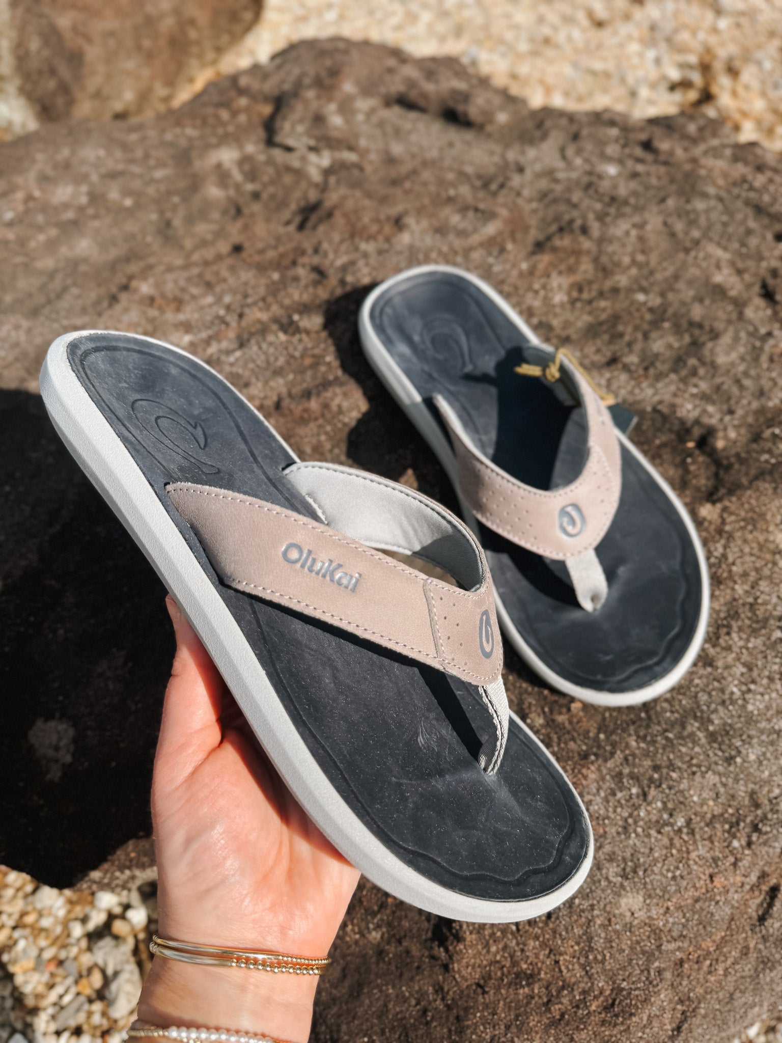 Men's Olukai Pili Sandals in Ash/Mood Indigo