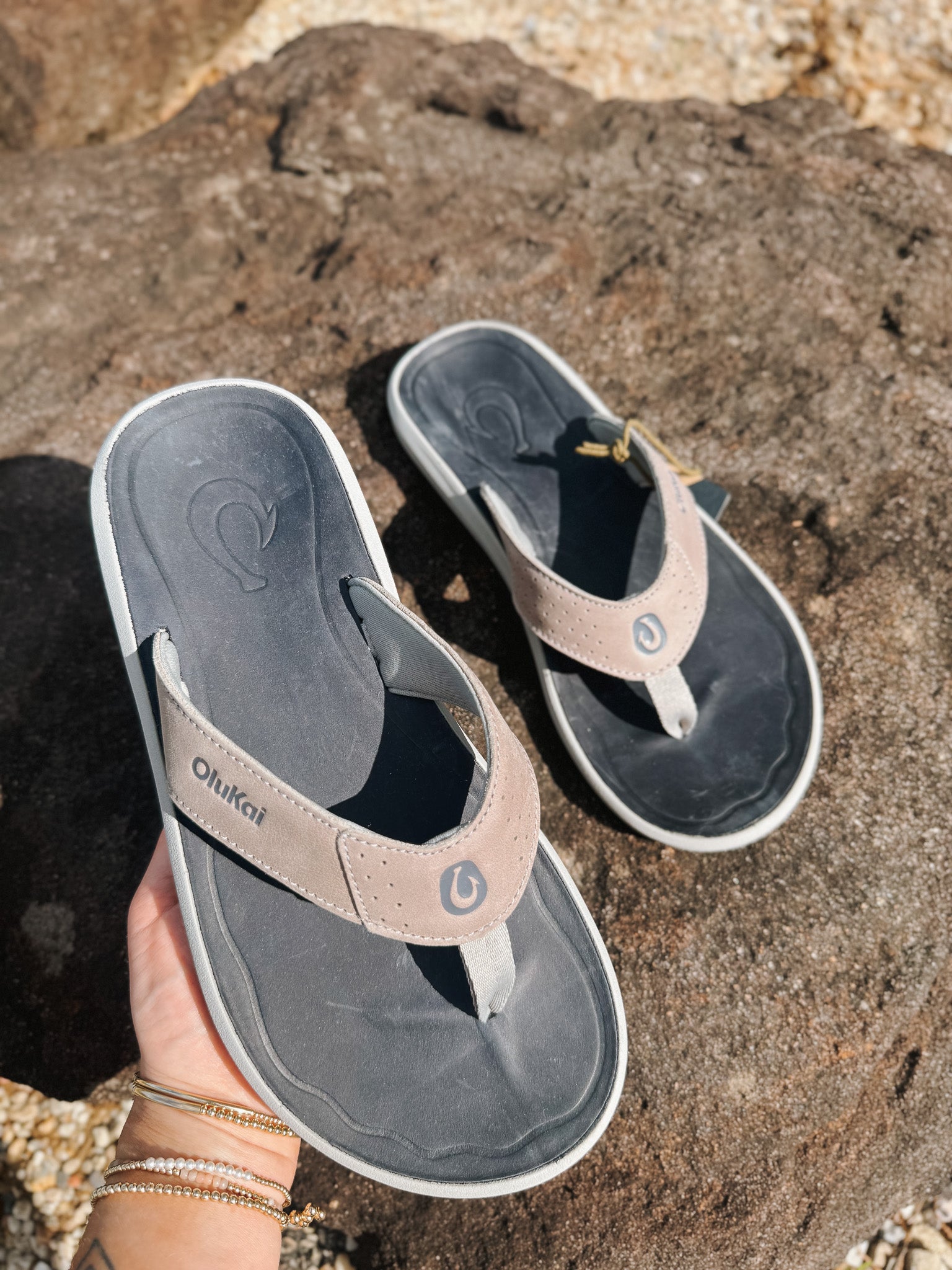 Men's Olukai Pili Sandals in Ash/Mood Indigo