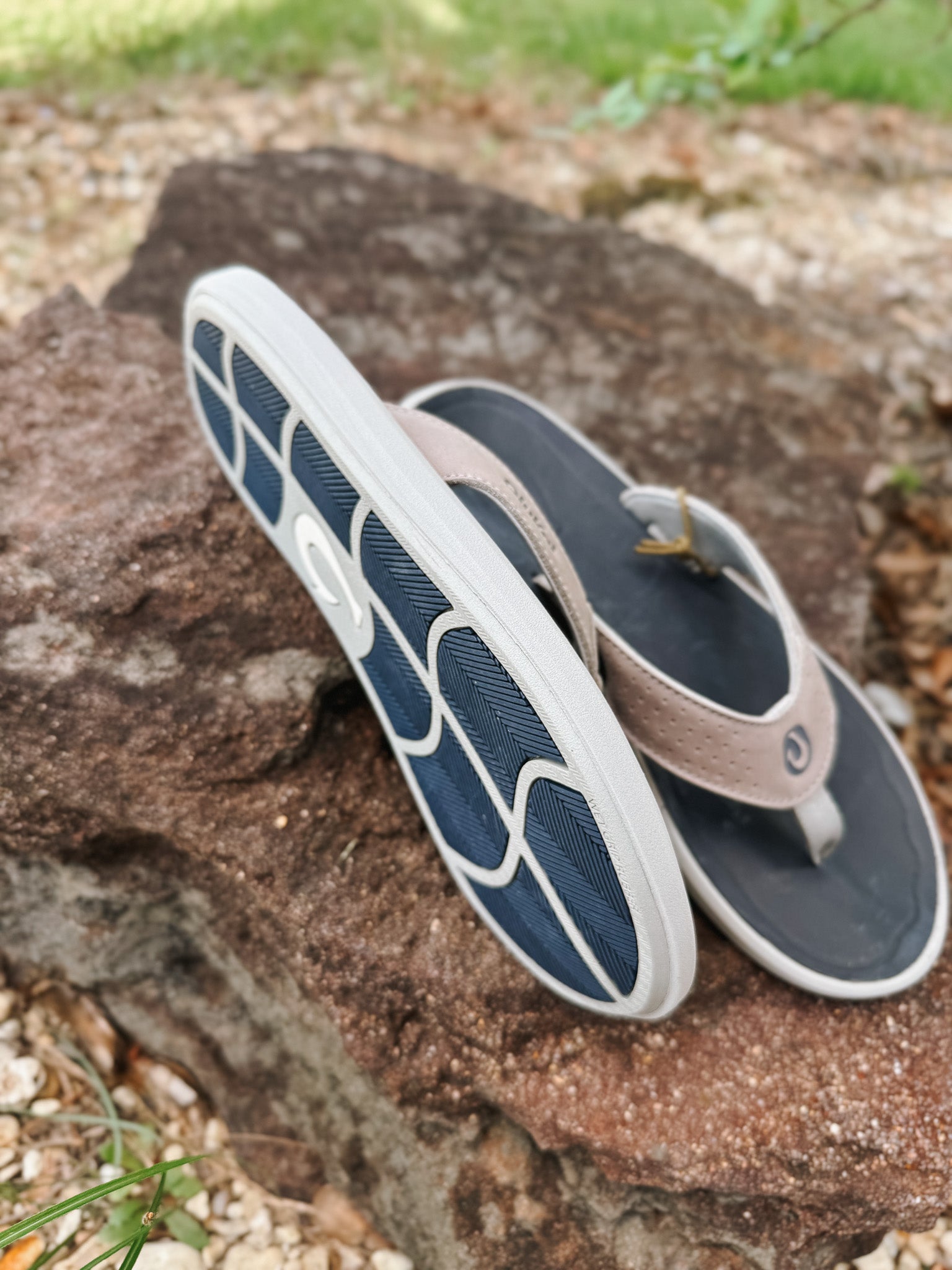 Men's Olukai Pili Sandals in Ash/Mood Indigo