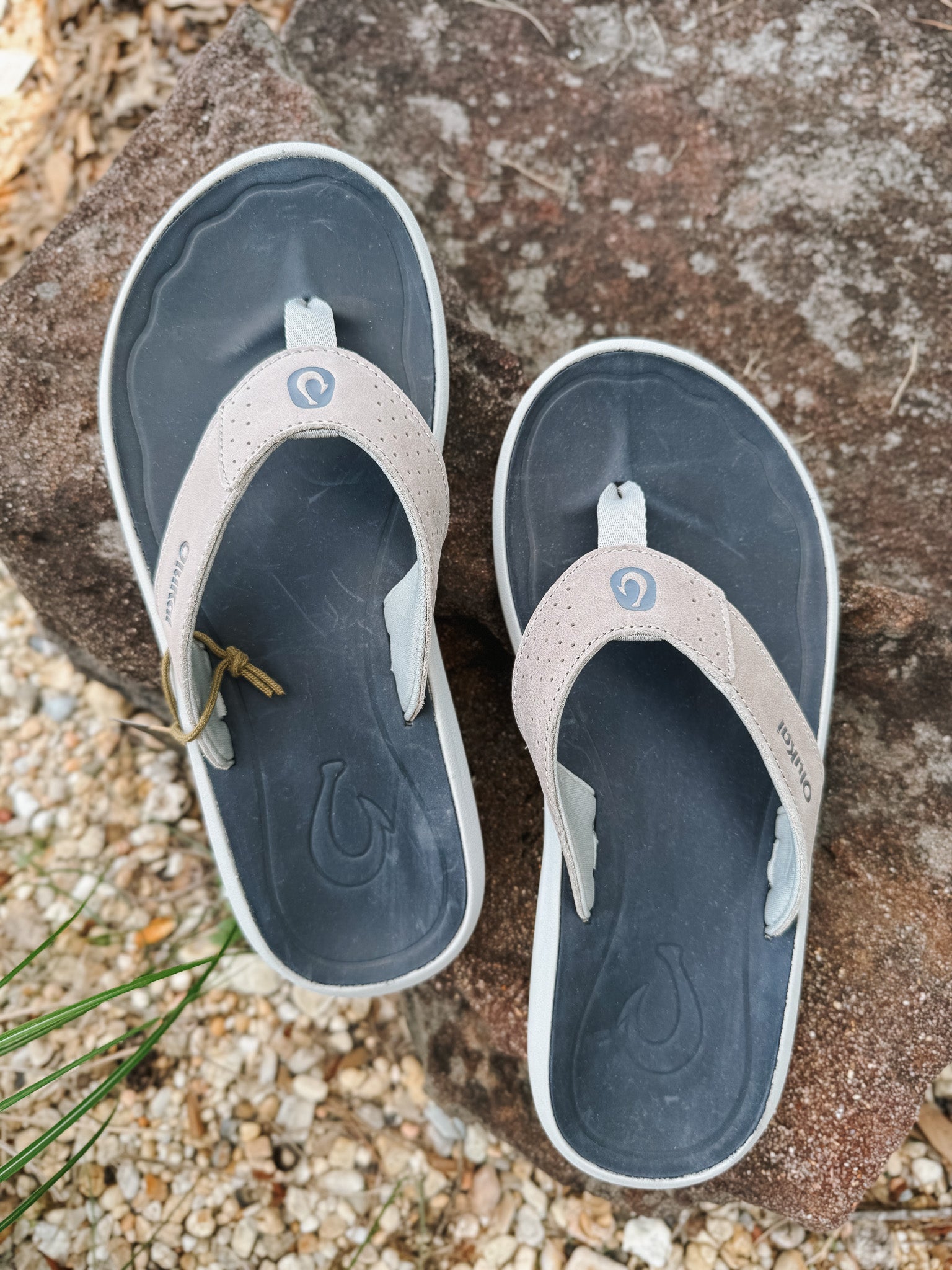 Men's Olukai Pili Sandals in Ash/Mood Indigo