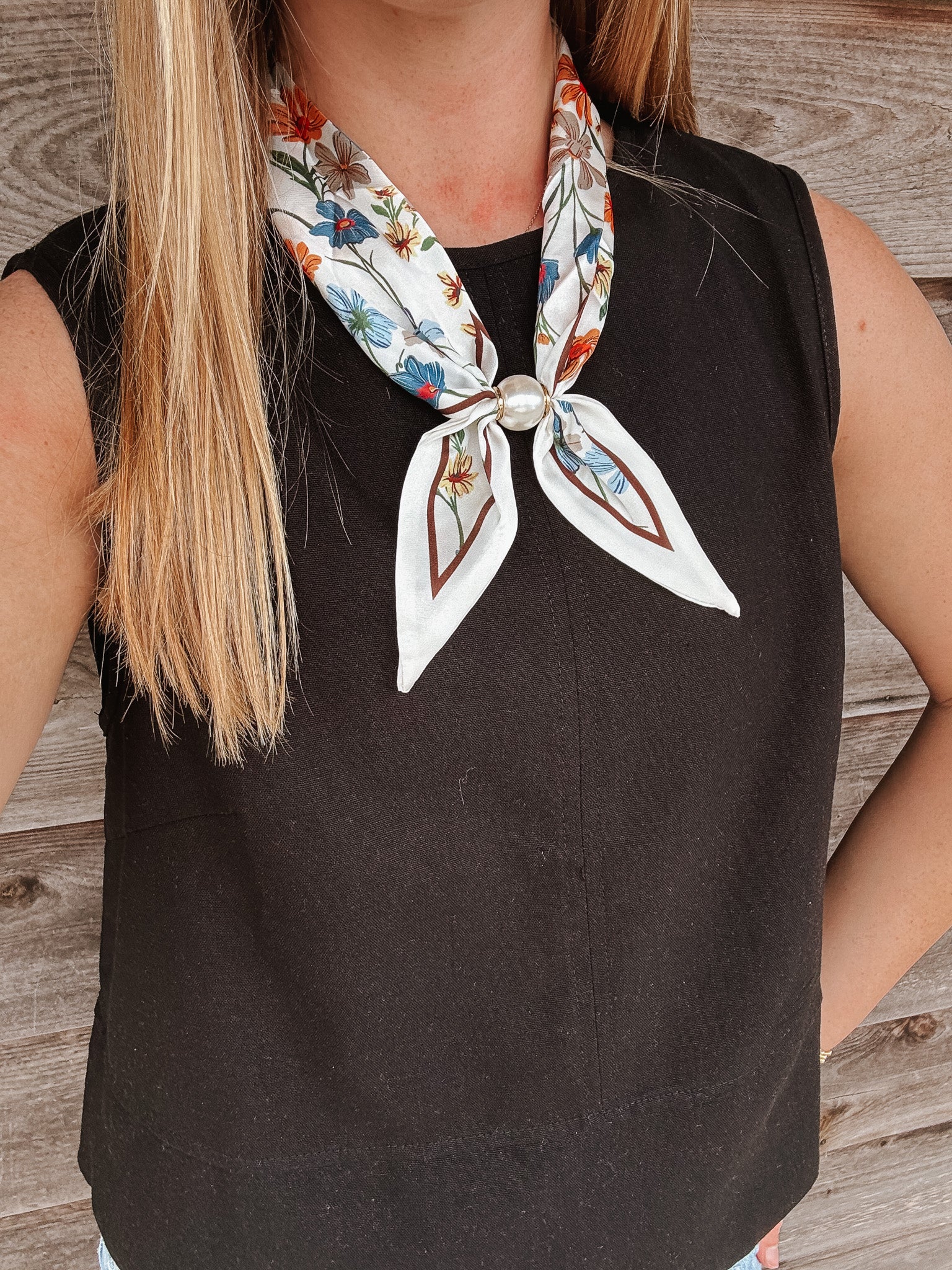 Floral Fields Pearl Magnet Neck Scarf
