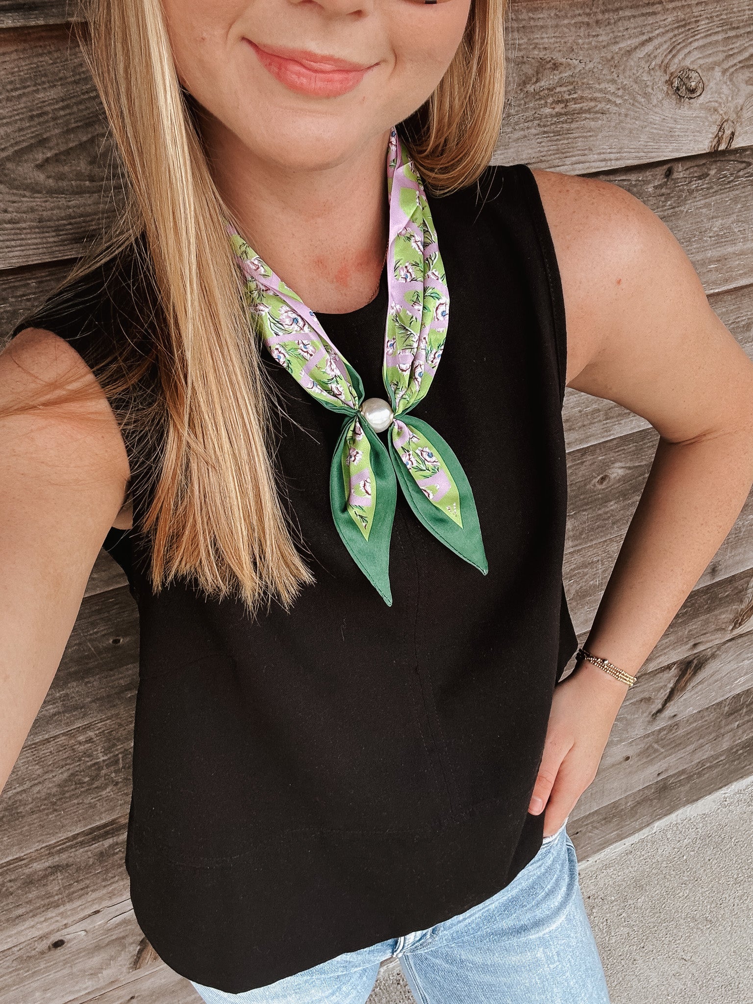 Lavender Fields Pearl Magnet Neck Scarf