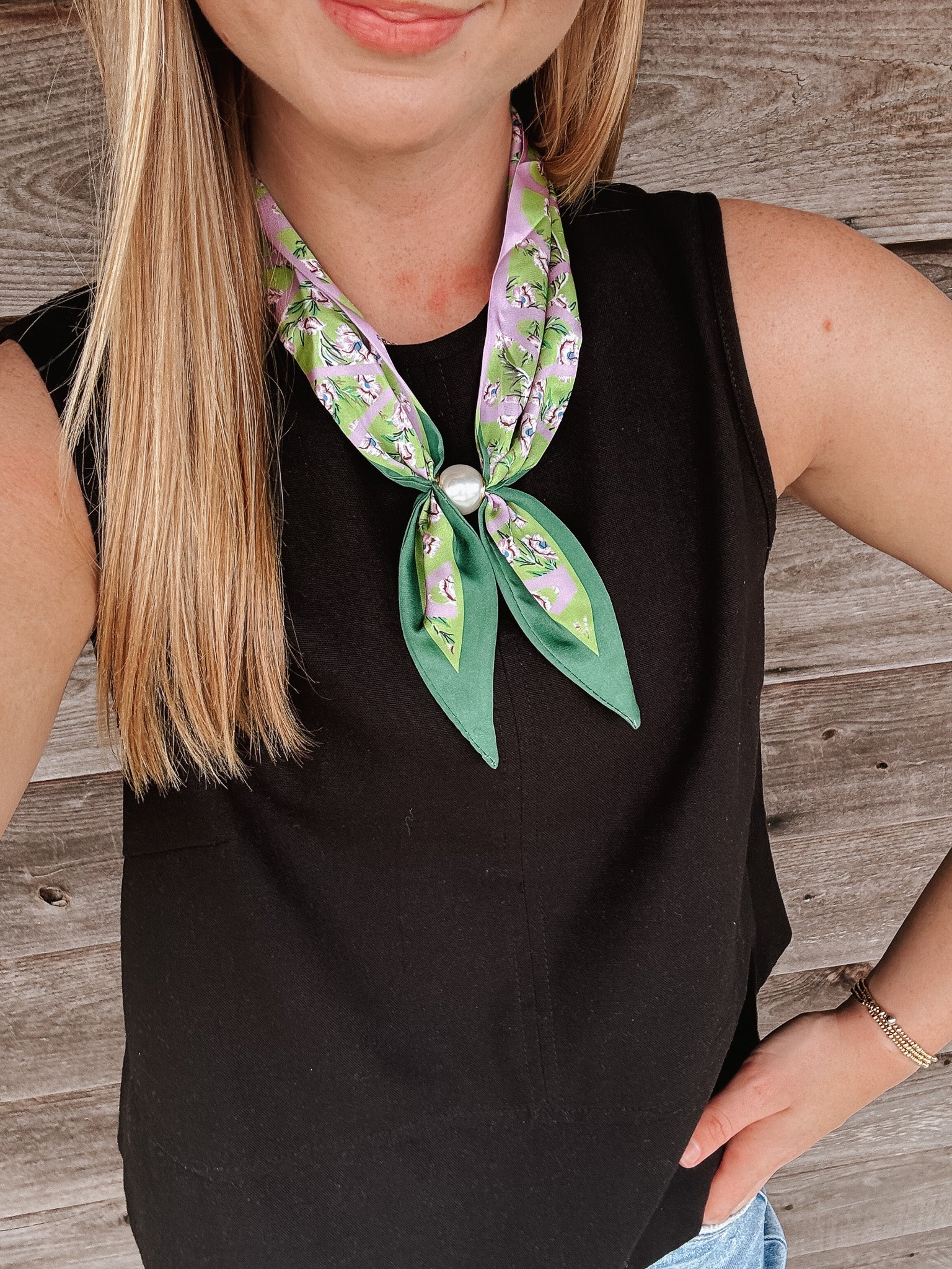 Lavender Fields Pearl Magnet Neck Scarf
