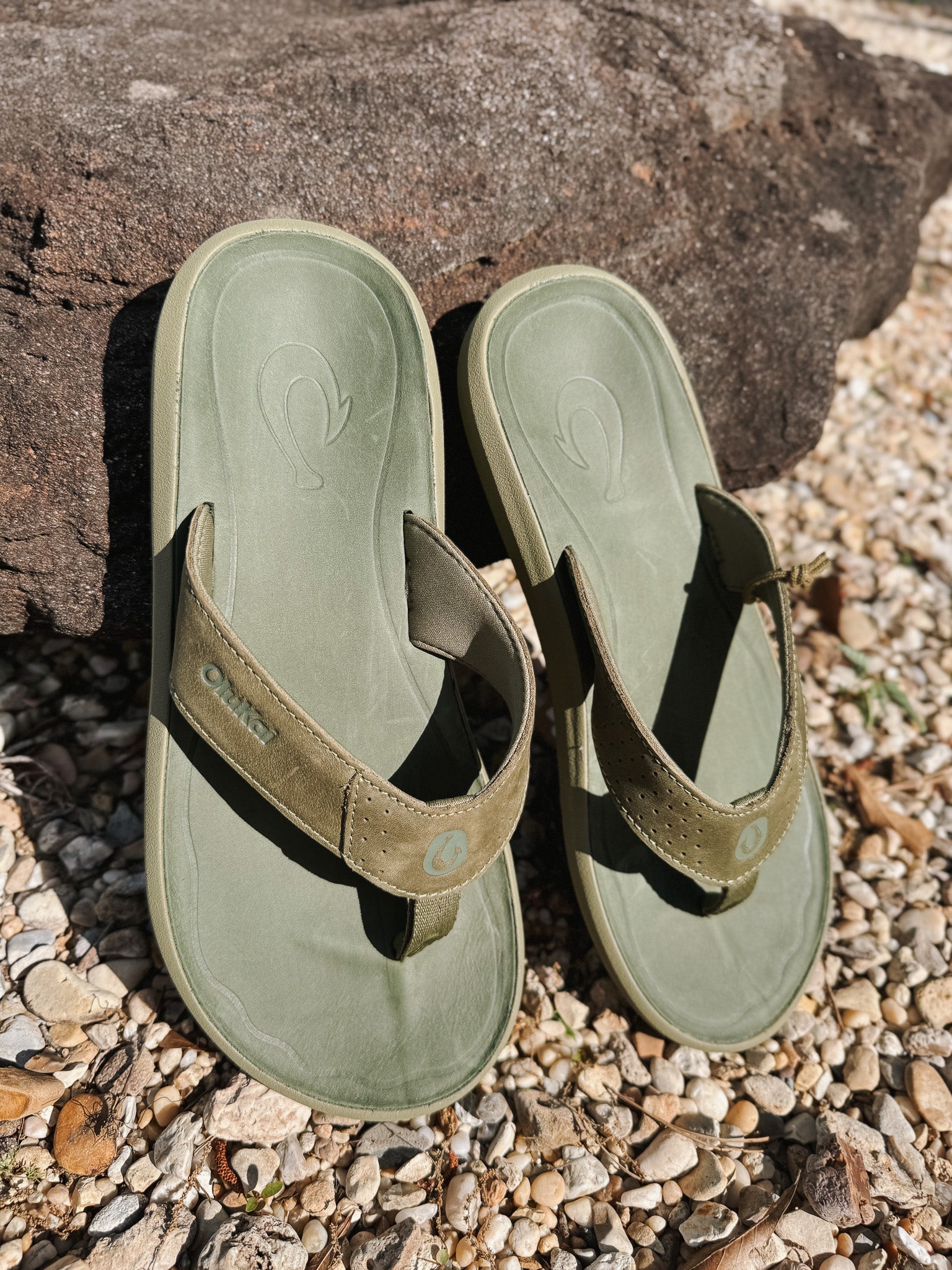 Men's Olukai Pili Sandals in Desert Moss/Deep Green
