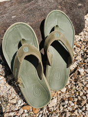 Men's Olukai Pili Sandals in Desert Moss/Deep Green