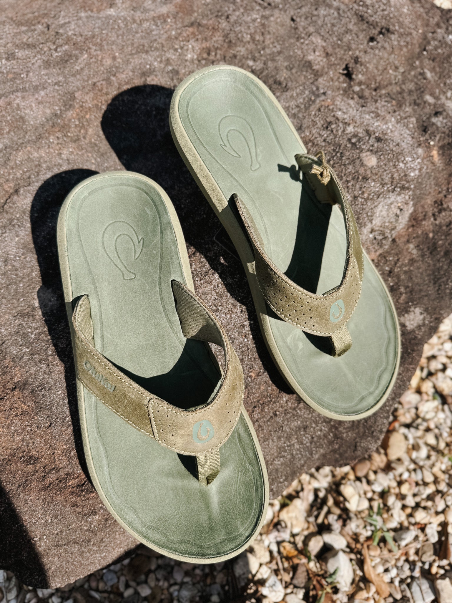 Men's Olukai Pili Sandals in Desert Moss/Deep Green