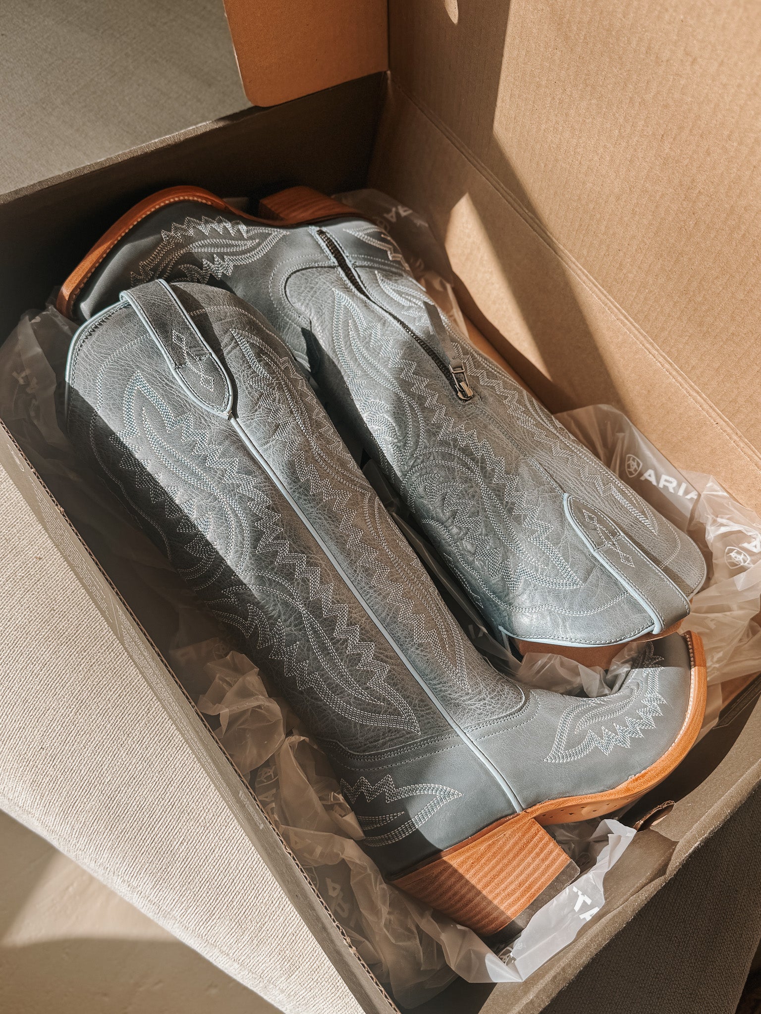 Ariat Women's Casanova Western Boots in Vintage Denim