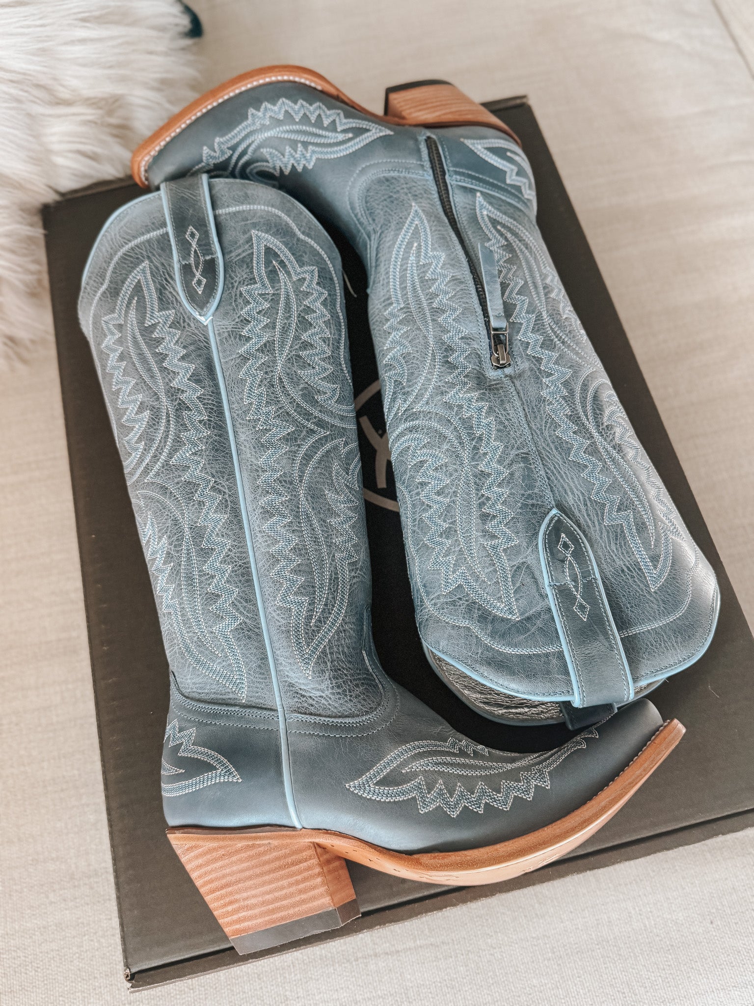 Ariat Women's Casanova Western Boots in Vintage Denim