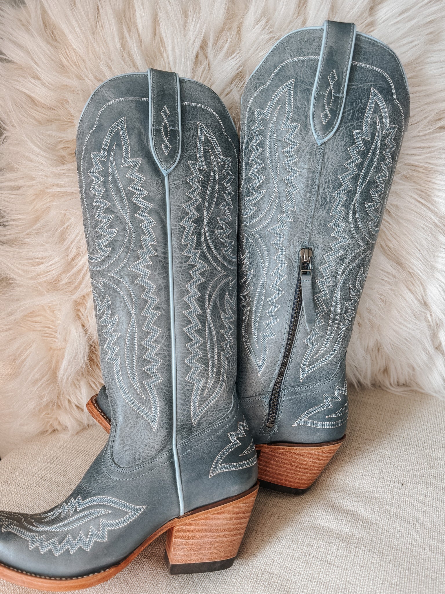 Ariat Women's Casanova Western Boots in Vintage Denim
