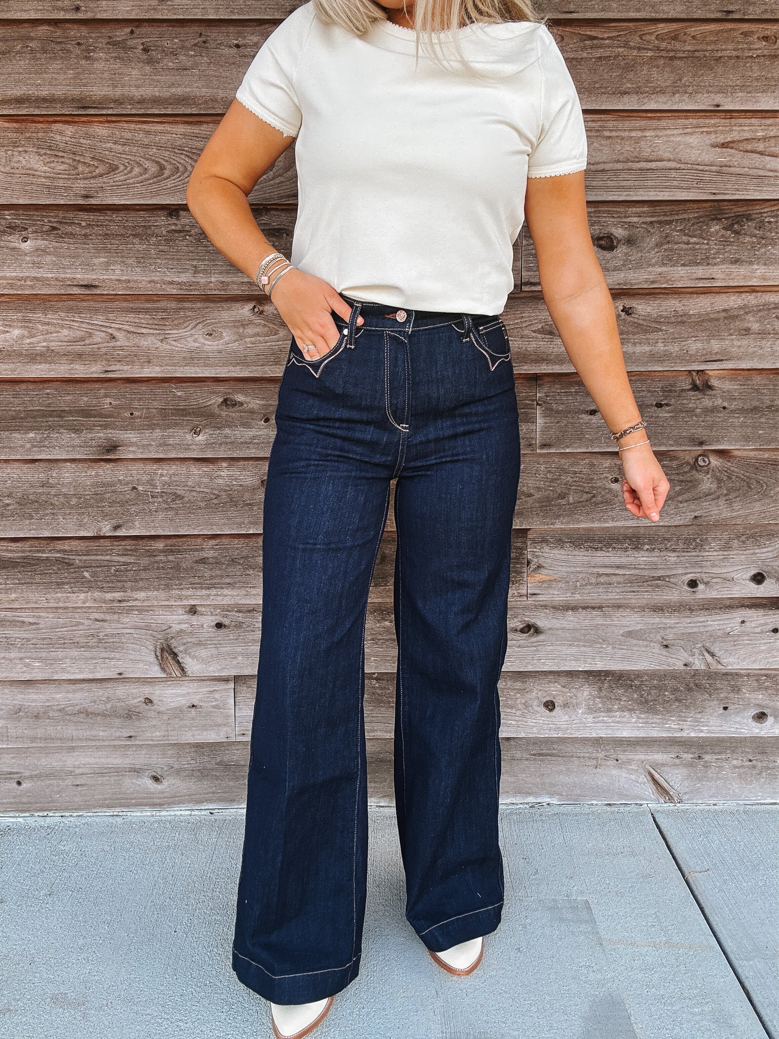 Ariat Women's Ultra High Rise Veronica Wide Leg Jeans