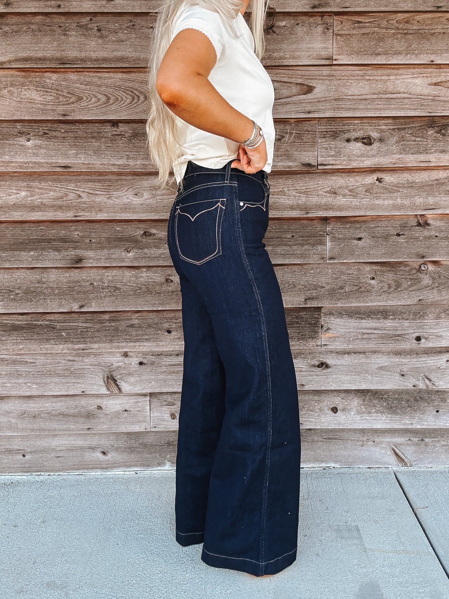 Ariat Women's Ultra High Rise Veronica Wide Leg Jeans