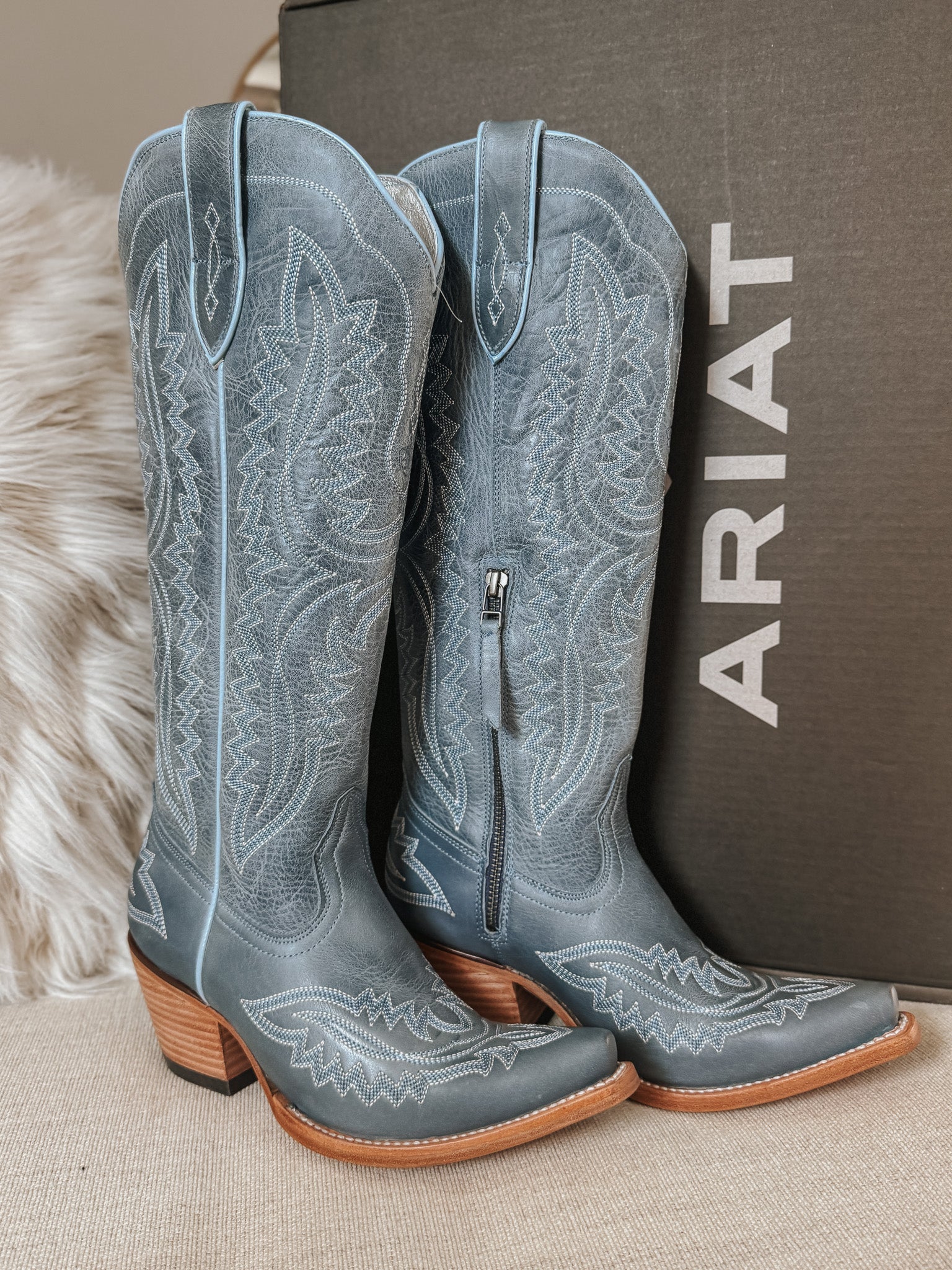 Ariat Women's Casanova Western Boots in Vintage Denim
