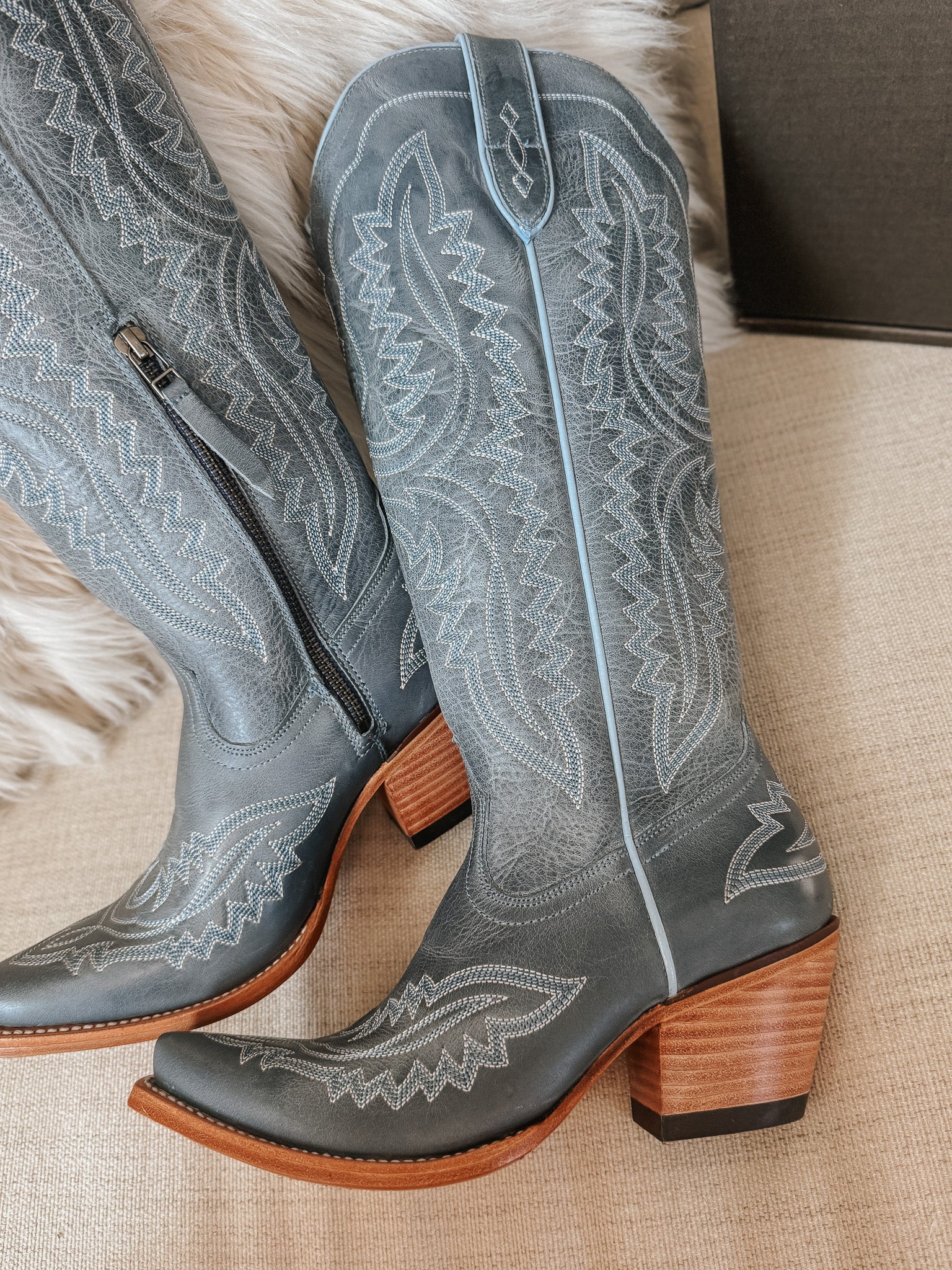 Ariat Women's Casanova Western Boots in Vintage Denim