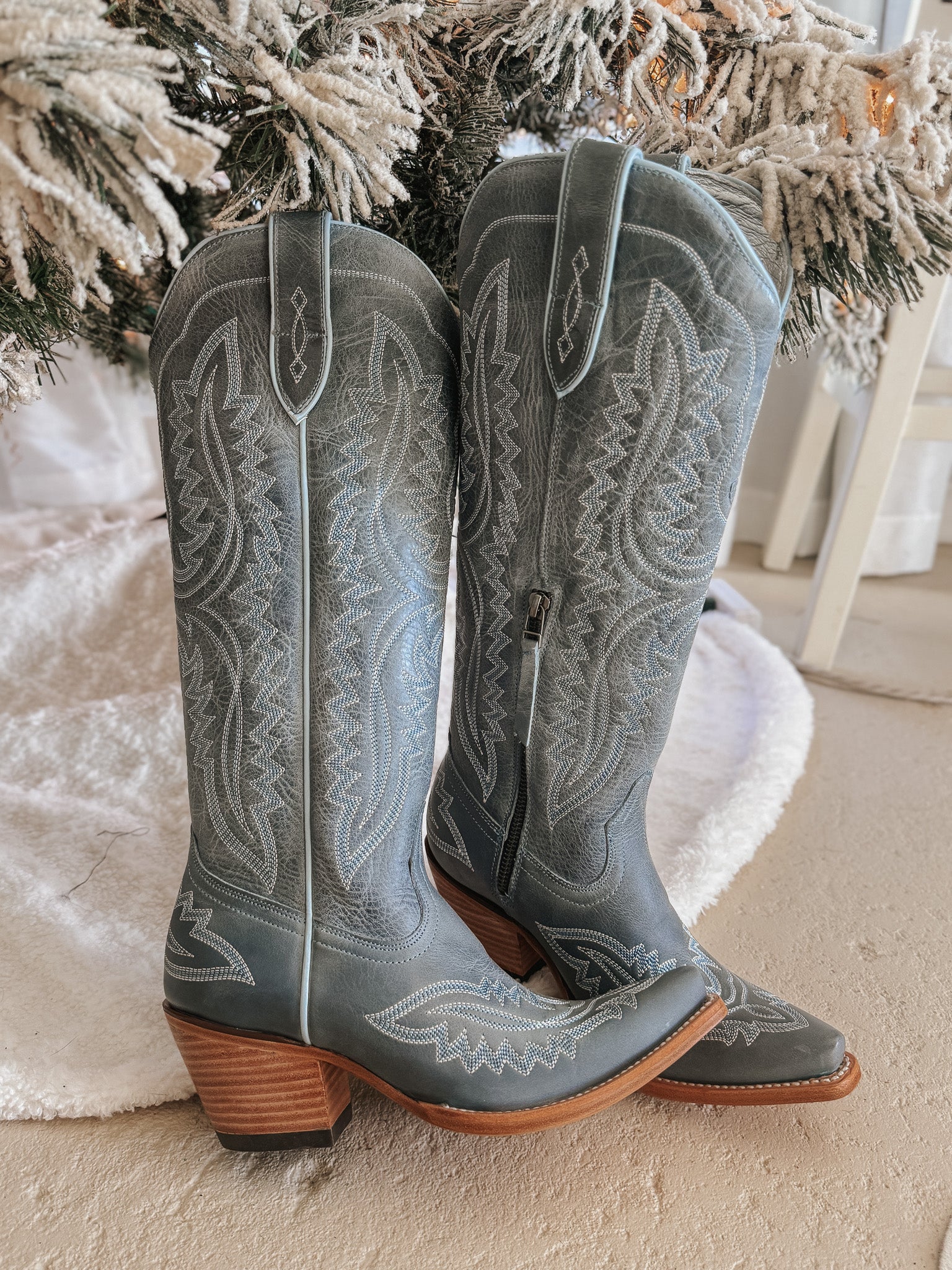 Ariat Women's Casanova Western Boots in Vintage Denim