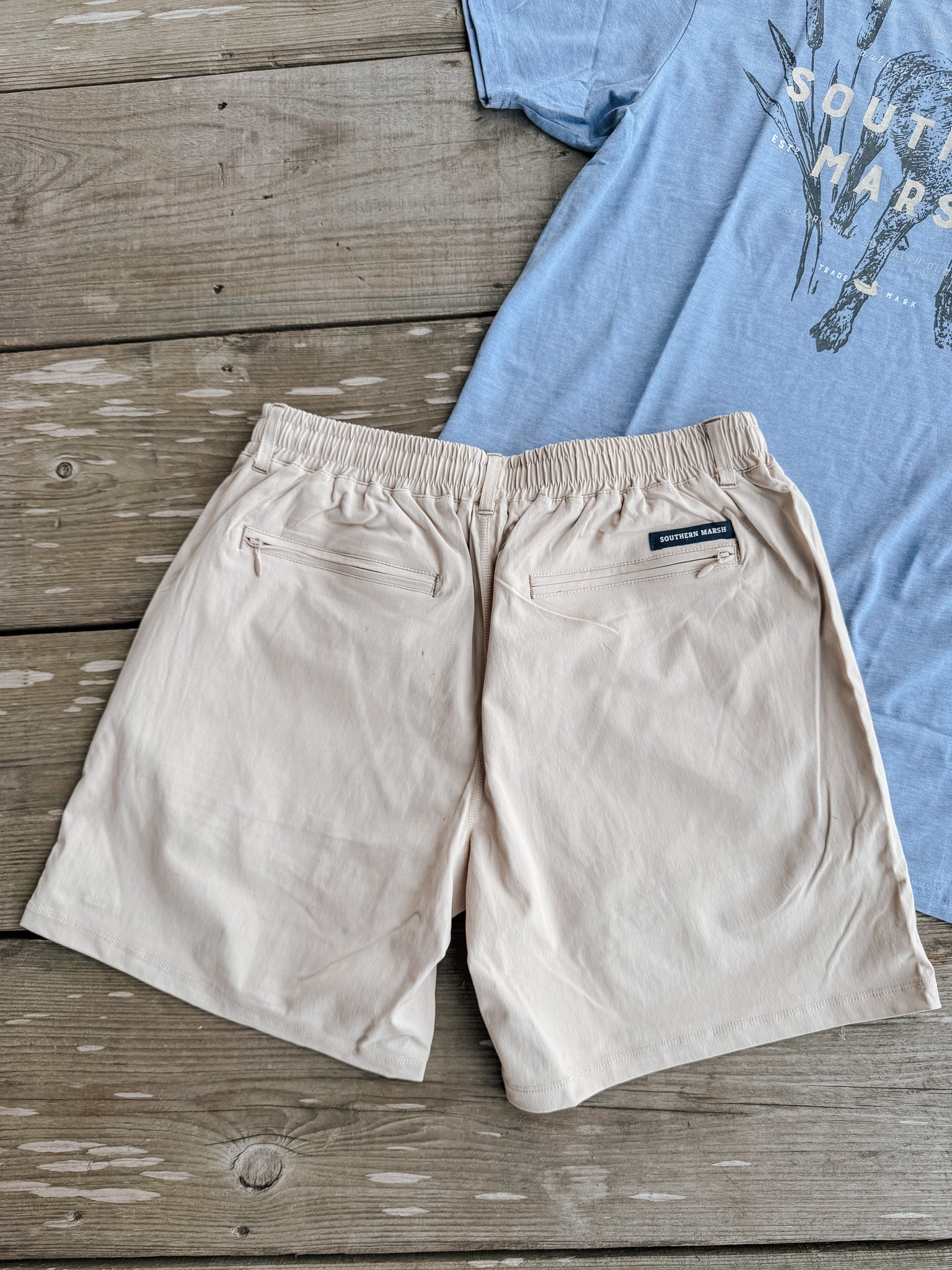 Pantalón corto de alto rendimiento con forro Billfish de Southern Marsh en color caqui