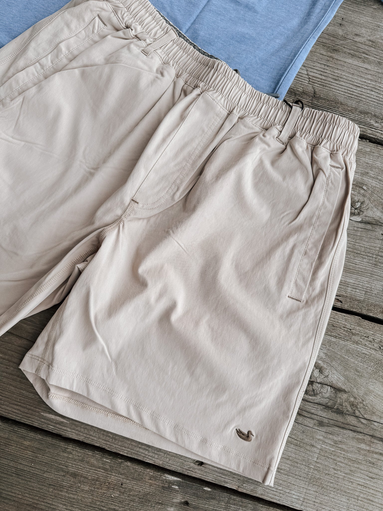 Pantalón corto de alto rendimiento con forro Billfish de Southern Marsh en color caqui