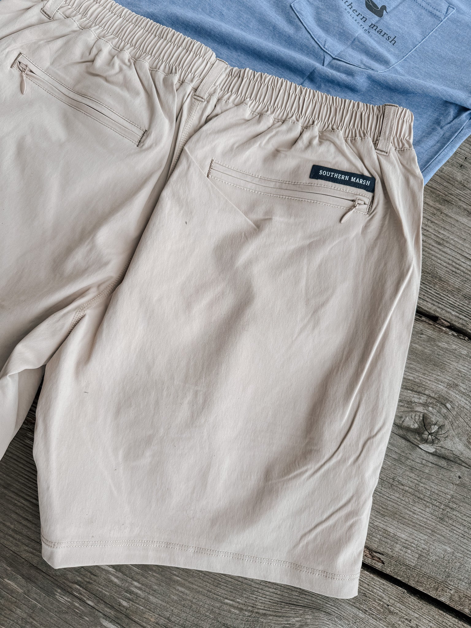 Pantalón corto de alto rendimiento con forro Billfish de Southern Marsh en color caqui