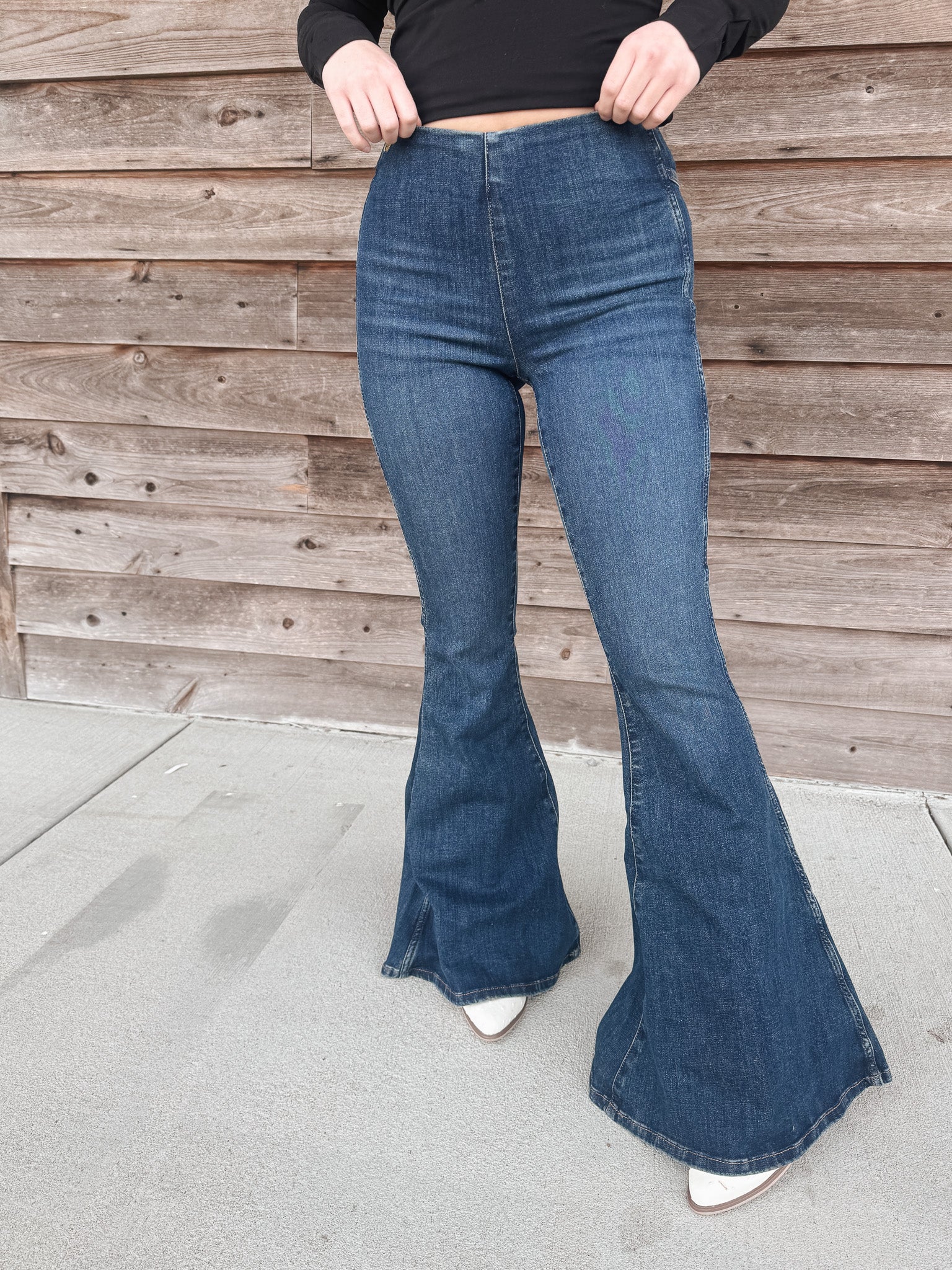 Wrangler x Lainey Wilson Pull On Bell Bottoms