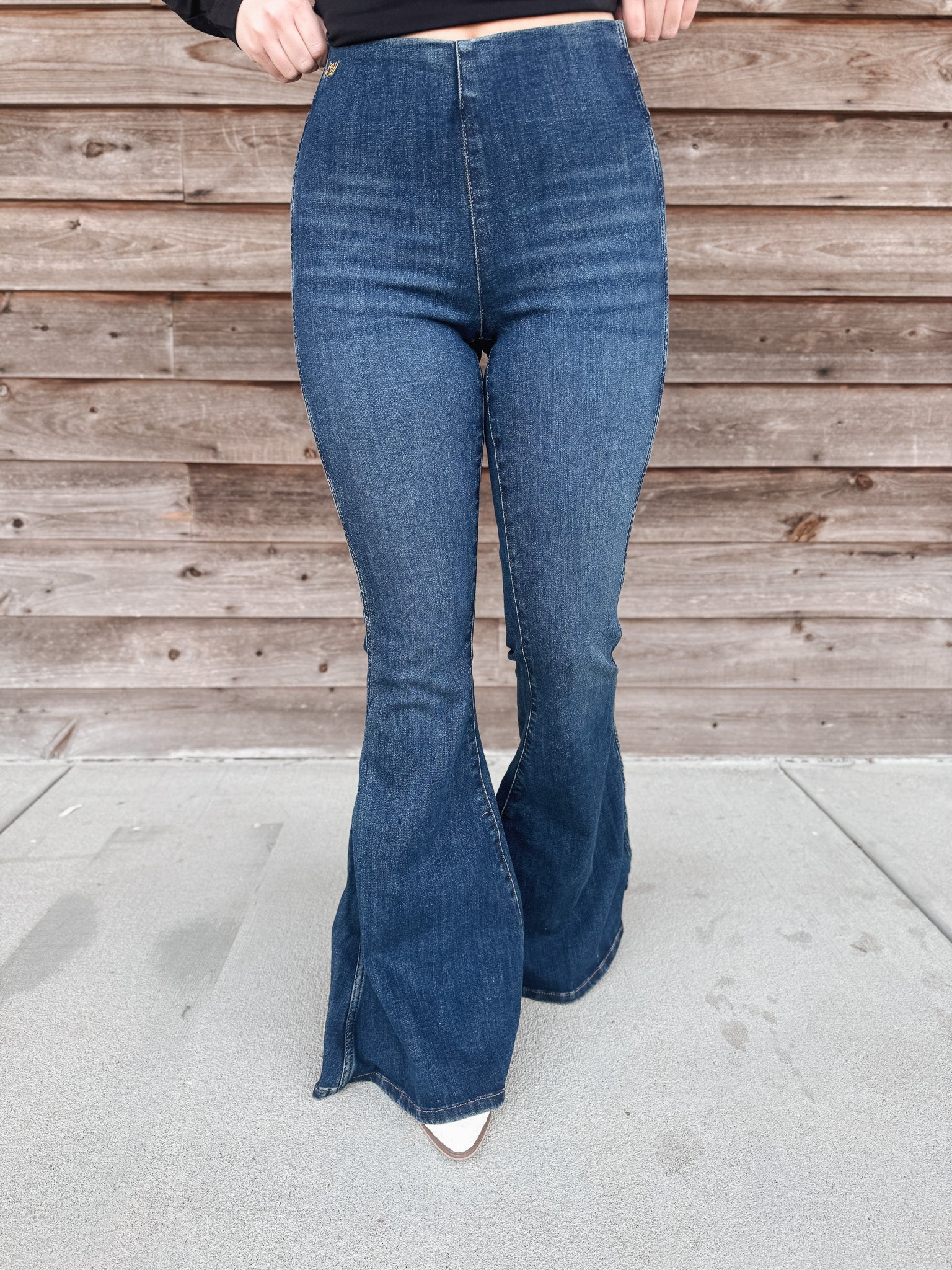 Wrangler x Lainey Wilson Pull On Bell Bottoms