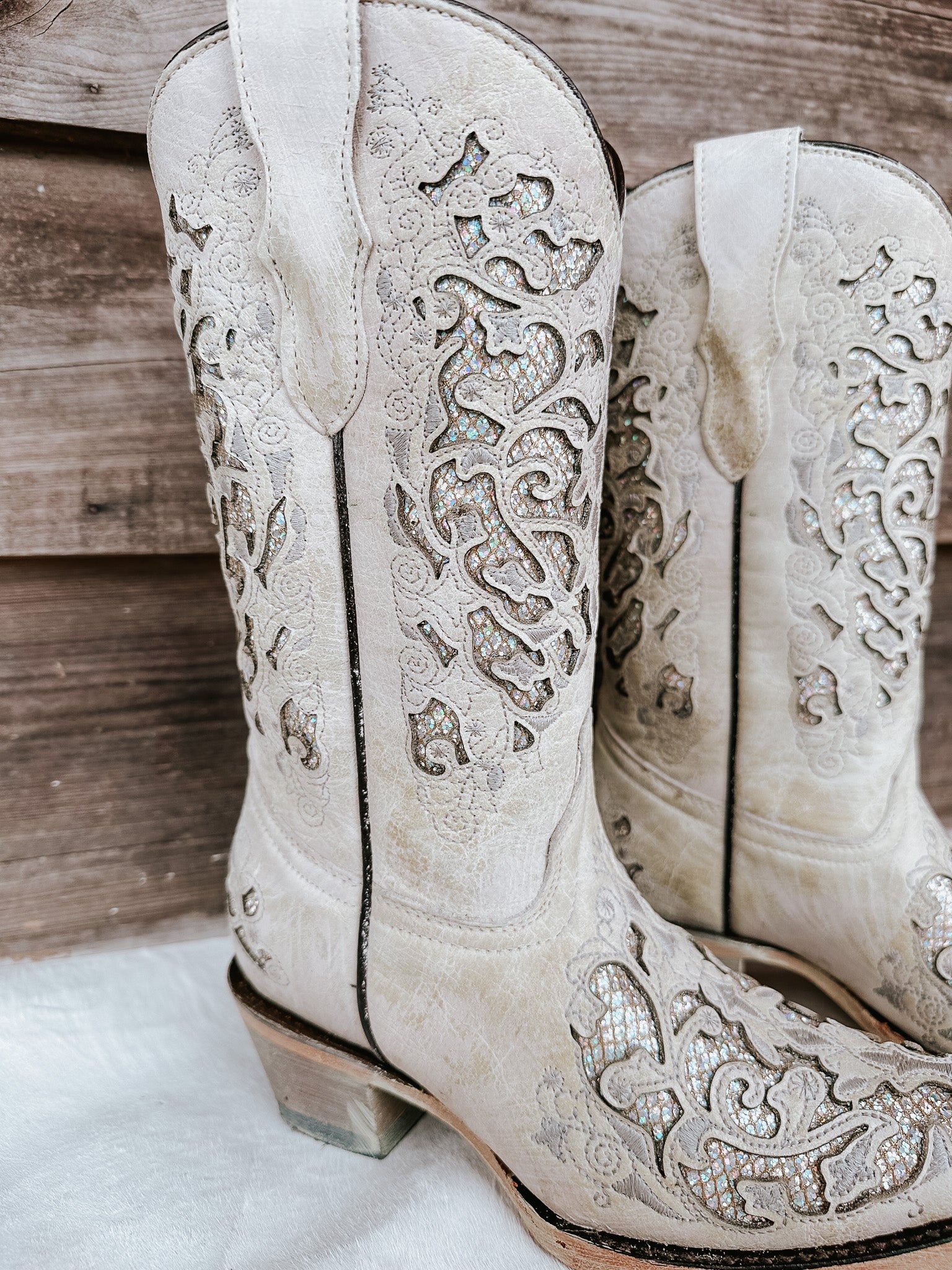 Botas con puntera recortada y bordado con incrustaciones de purpurina en forma de hueso para niños Corral