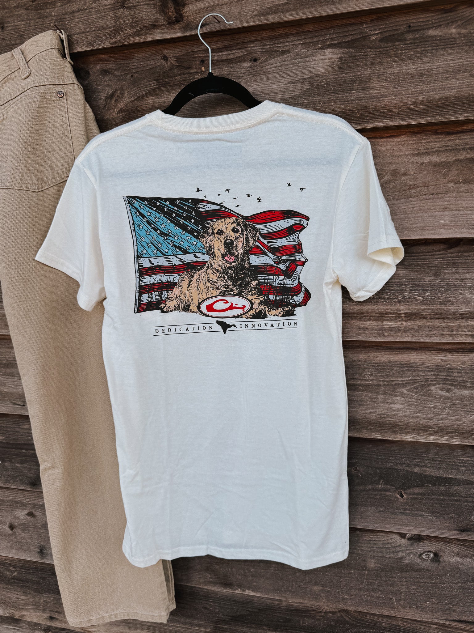 Men's Drake Yellow Lab Flag T-Shirt in Coconut Milk