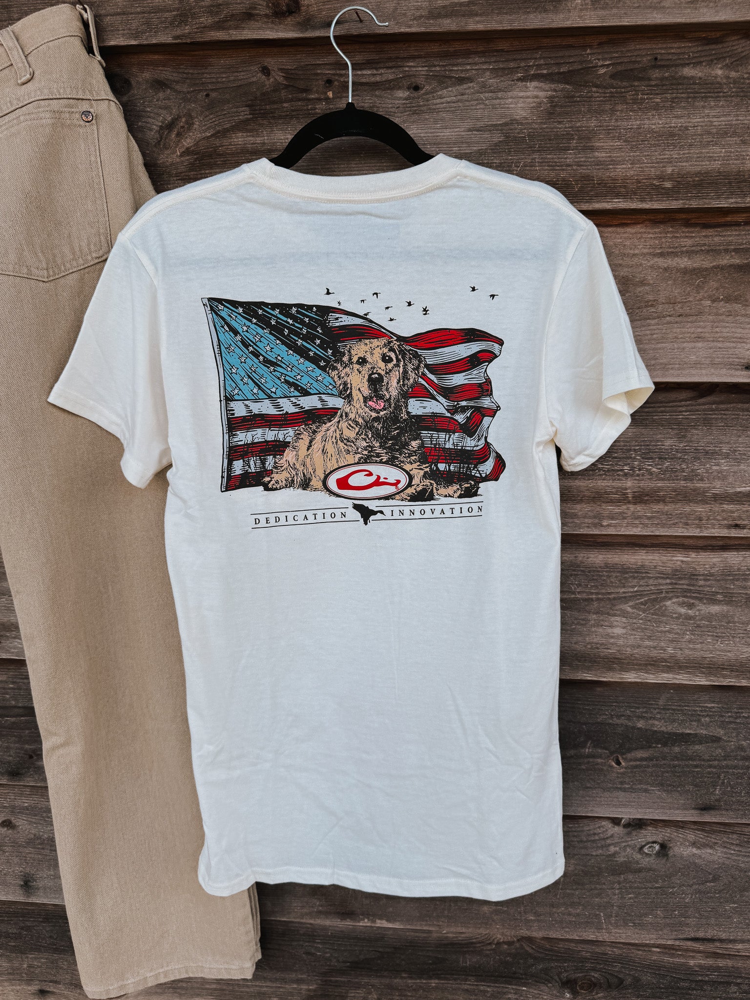 Men's Drake Yellow Lab Flag T-Shirt in Coconut Milk