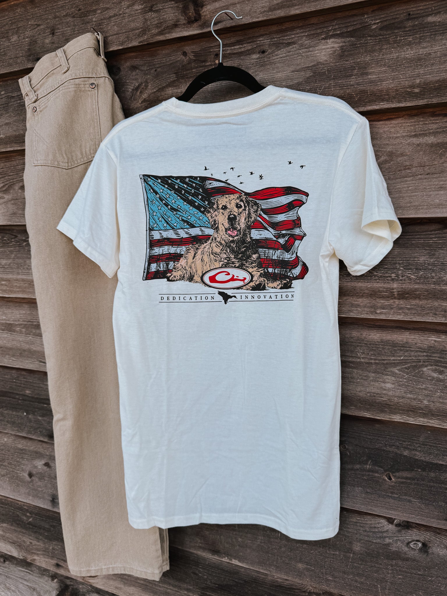 Men's Drake Yellow Lab Flag T-Shirt in Coconut Milk