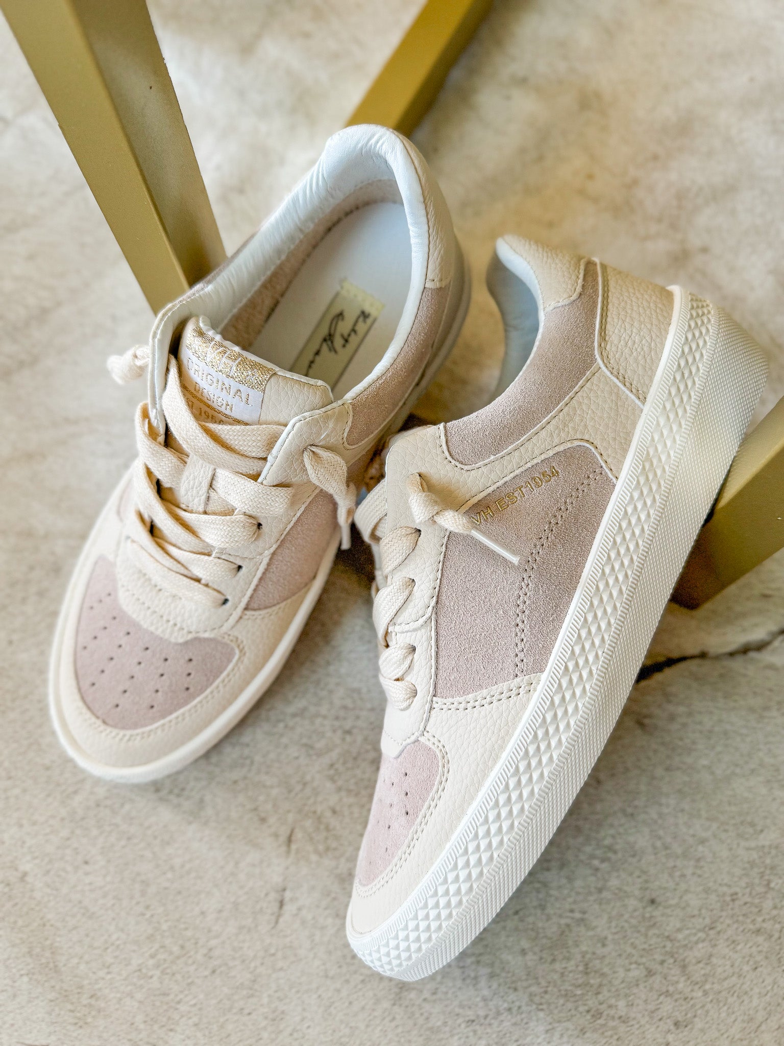 Vintage Havana Fast 10 White Laced Pink Suede Sneakers