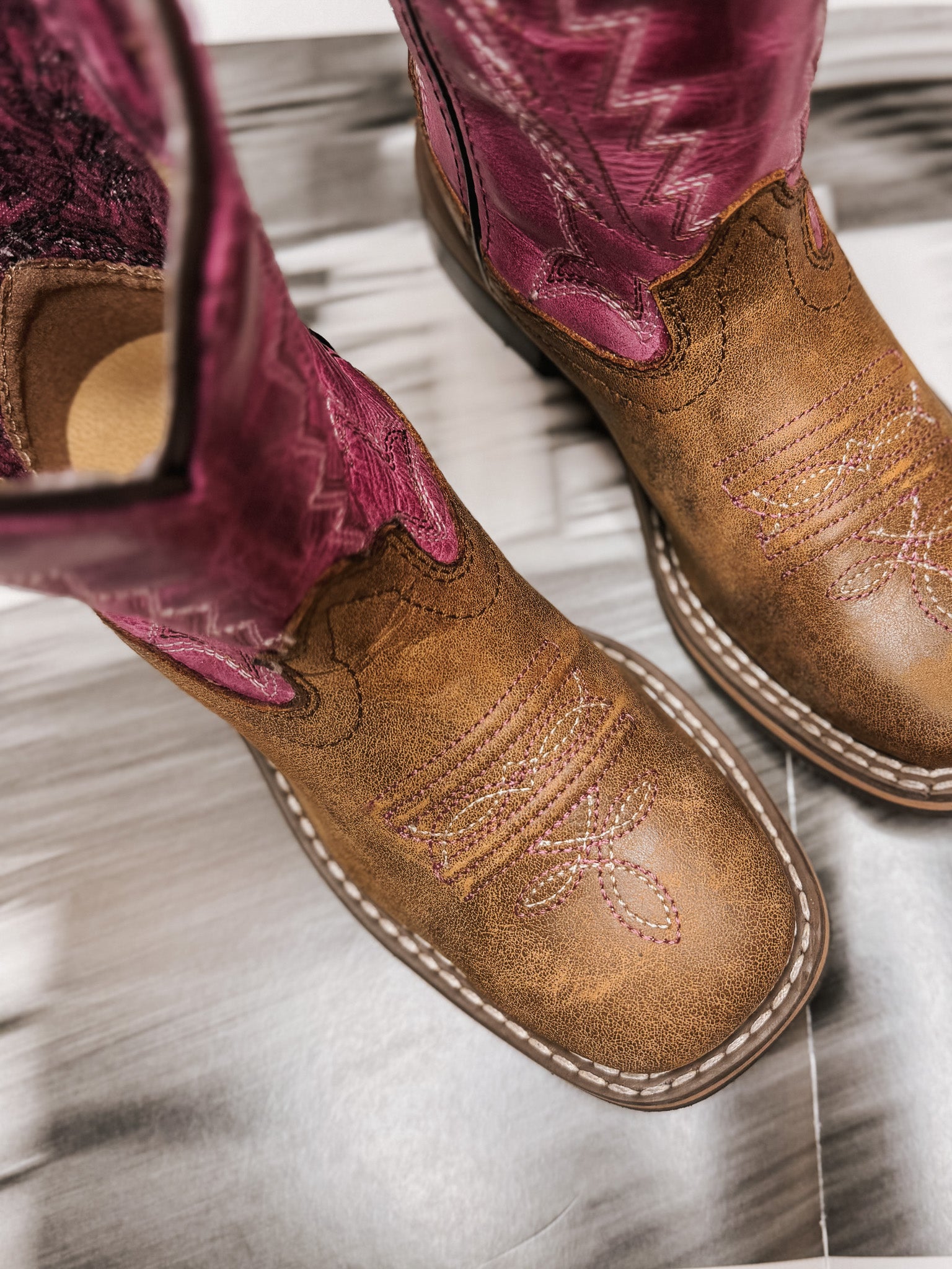 Girl's Smoky Mountain Vintage Brown and Pink Square Toe Boot 5 Girl's Smoky Mountain Vintage Brown and Pink Square Toe Boot 5