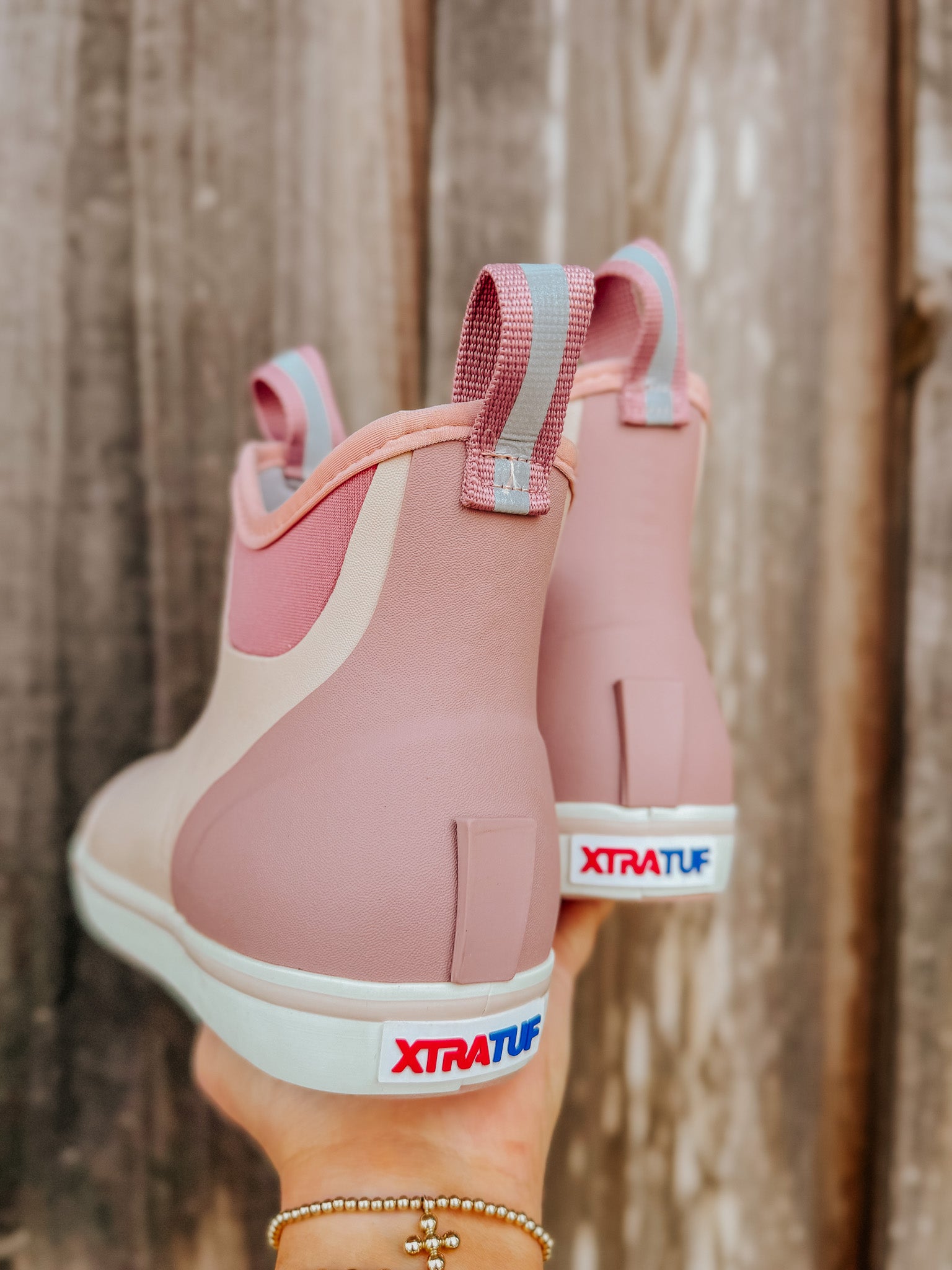 ディシラ　エベイユドゥローズ Women's Xtratuf 6 in Ankle Deck Boot in Blush Pink – Boot Country