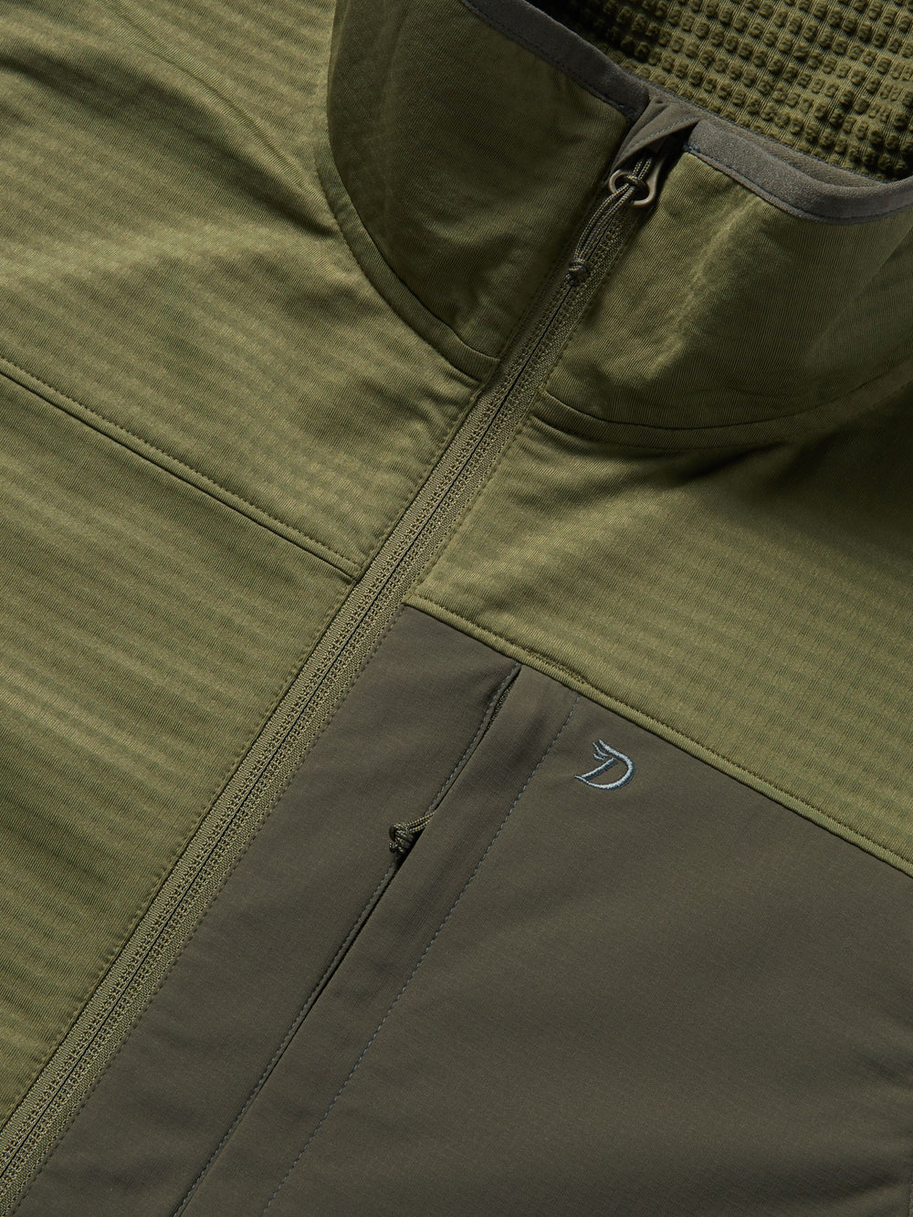 Duck Camp Lightweight Grid Tech Vest in Moss/Raven