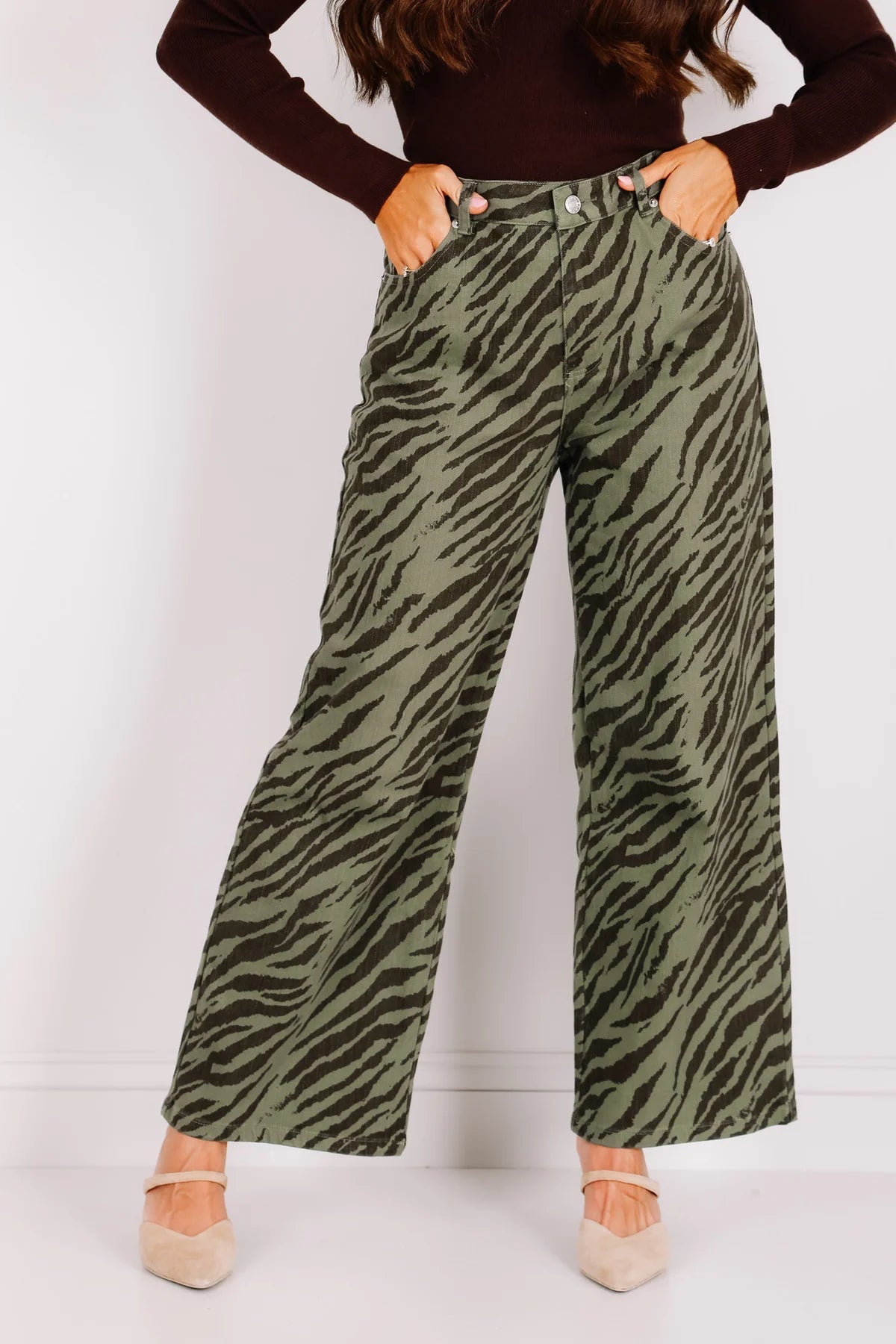 Walk on the Wild Side Pants in Olive