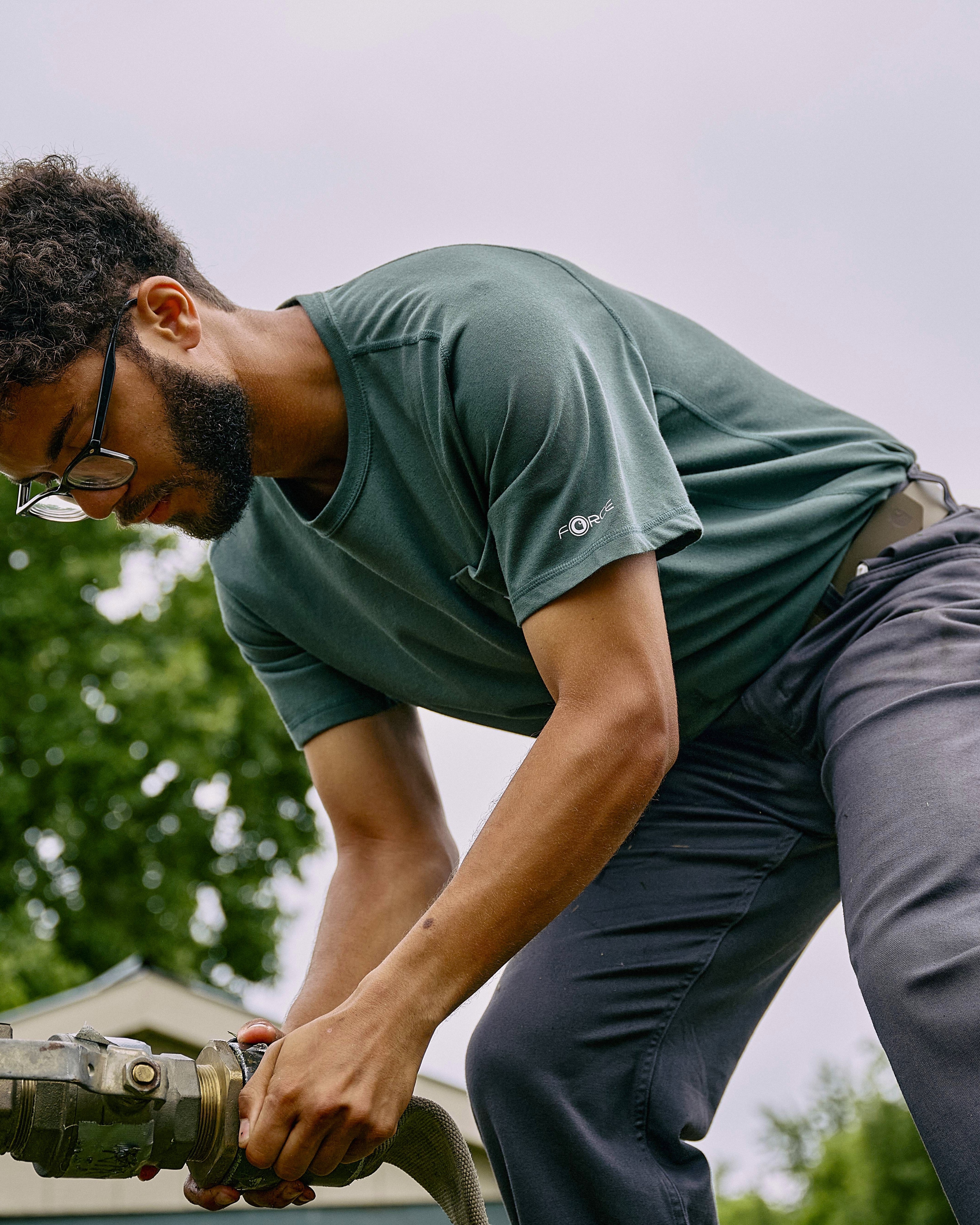 Men's Carhartt Force Relaxed Fit Midweight Short Sleeve Pocket T-Shirt - Forestry Heather Green