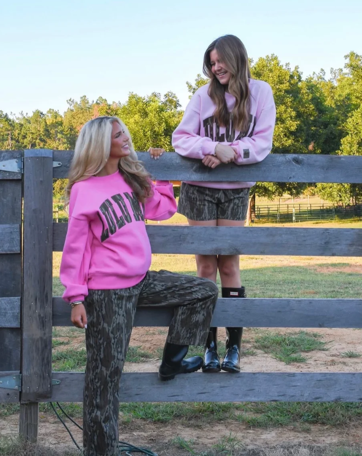 Lulu Mac | Mossy Oak Sweatshirt in Bubblegum Pink