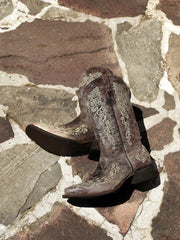 Bota vaquera con punta cuadrada bordada Corral para niñas