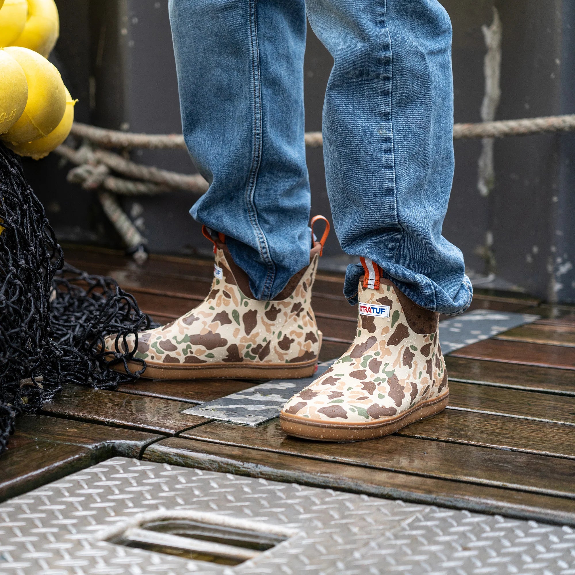BOTA CUBIERTA TOBILLERA XTRATUF PARA HOMBRE EN CAMO PATO 