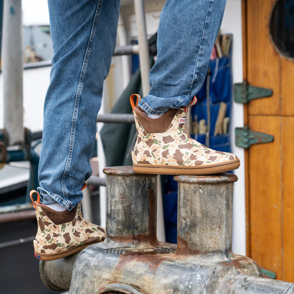 BOTA CUBIERTA TOBILLERA XTRATUF PARA HOMBRE EN CAMO PATO 