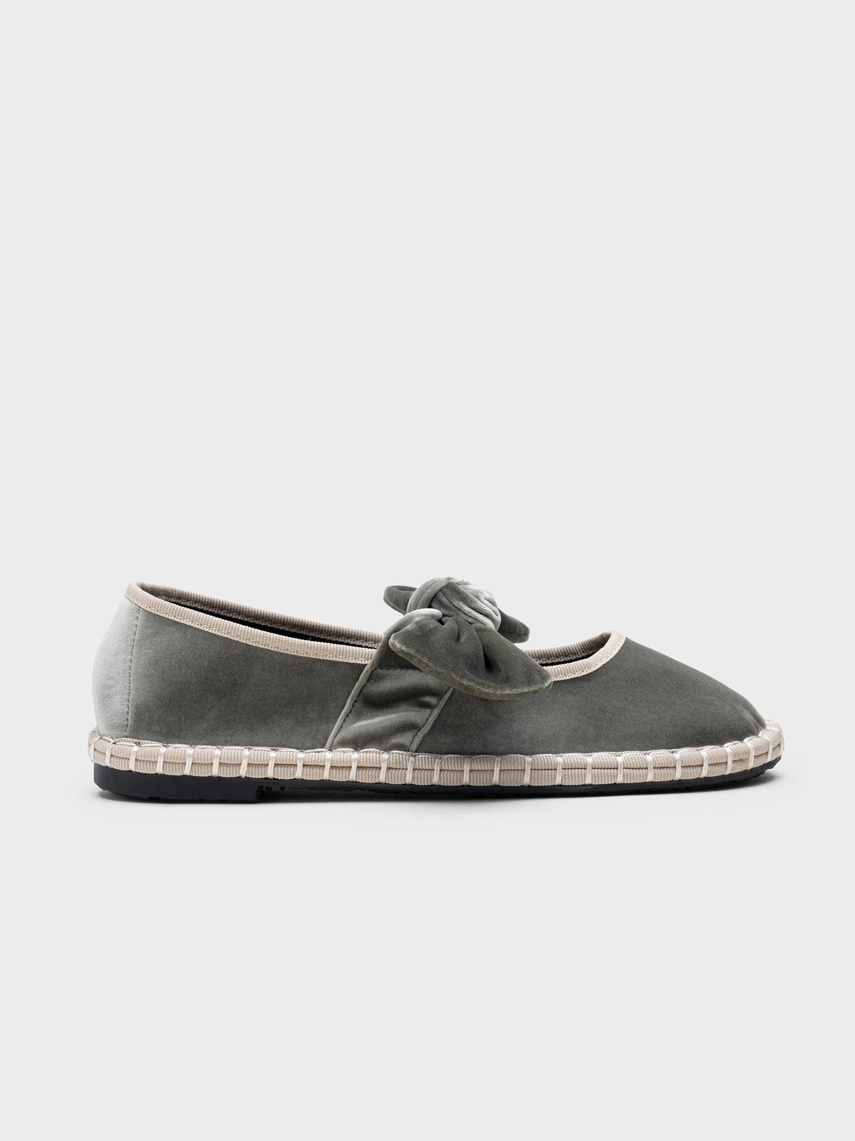 The Avery Velvet Flat