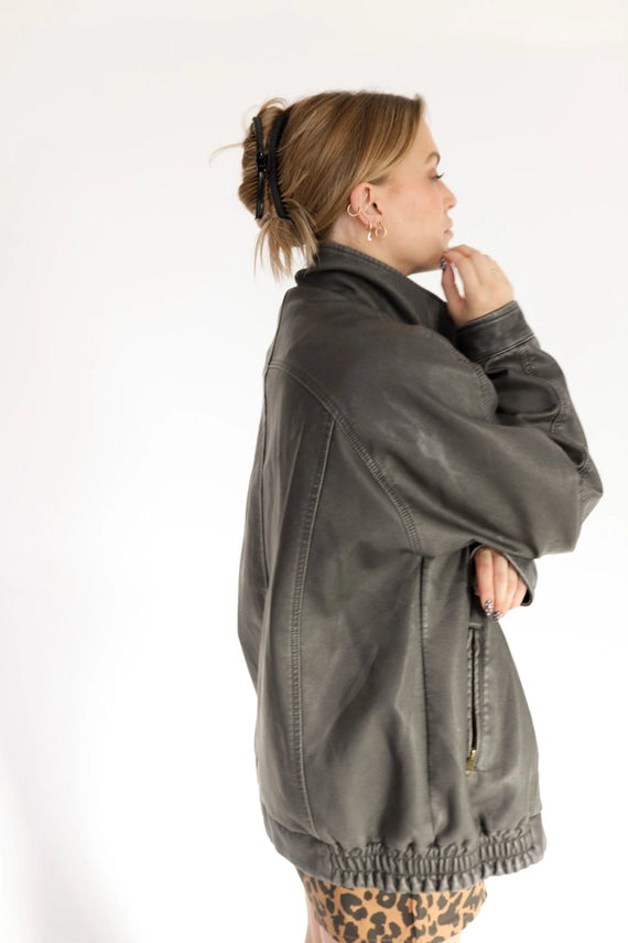 Kaxi Two-Toned Shiny Original Hold Everything Claw in Black