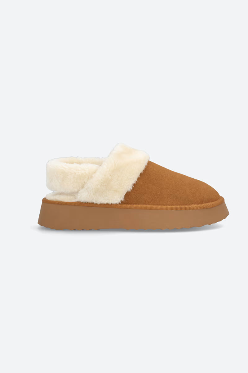 Chasing Chill Slippers
