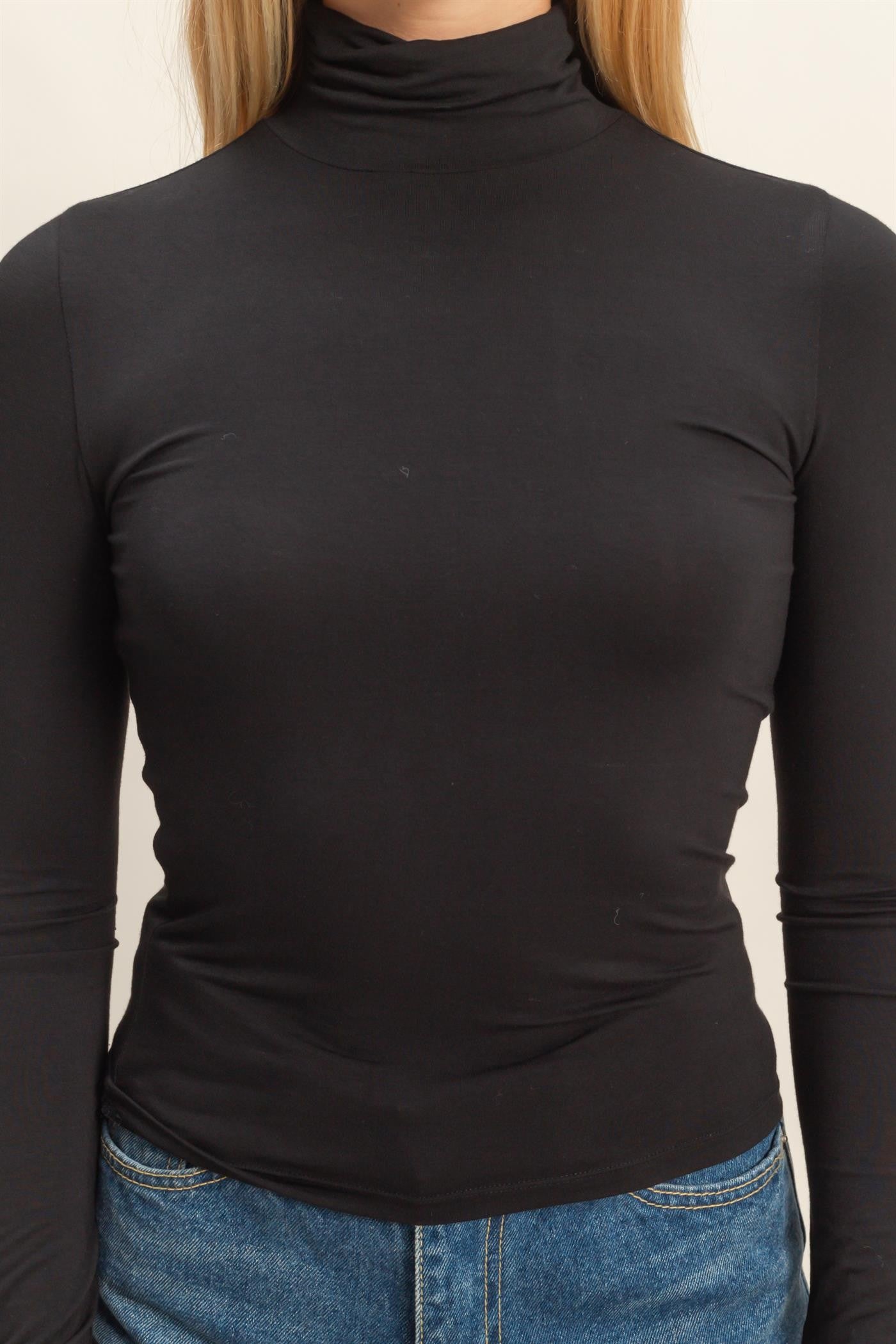 Simply Chic Fitted Top in Black