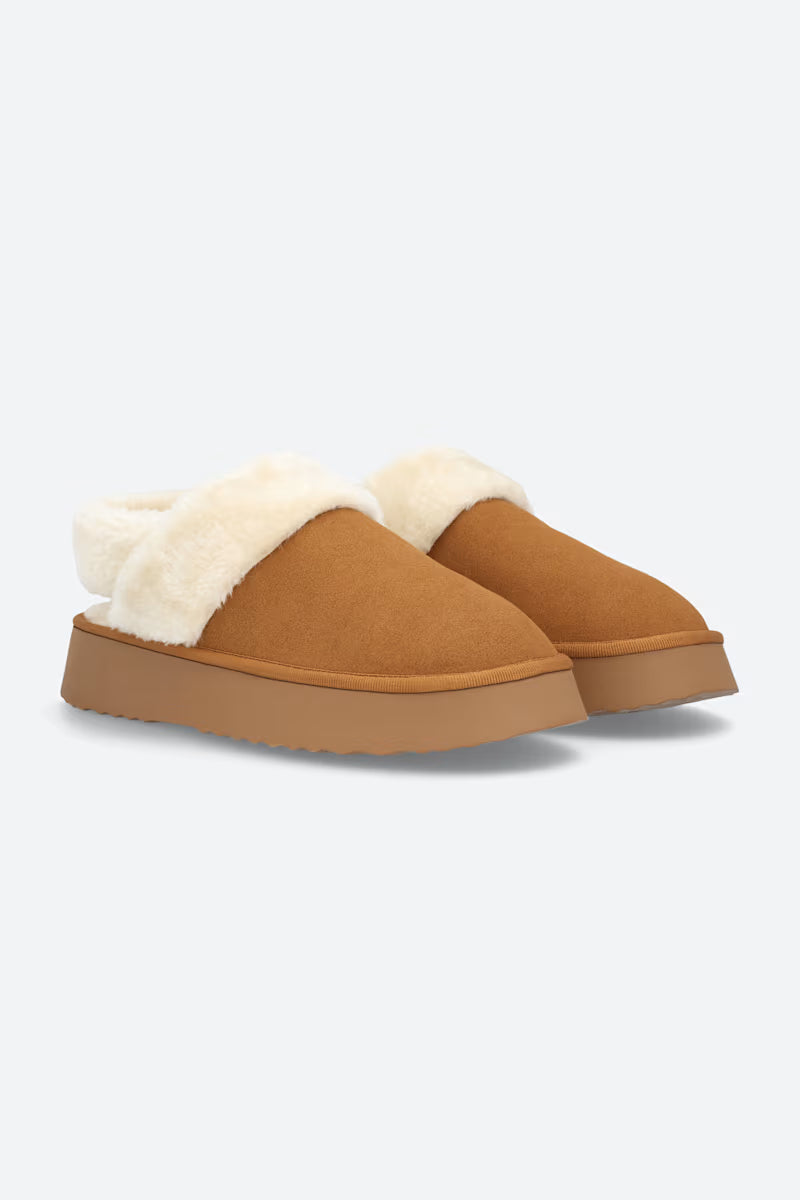 Chasing Chill Slippers