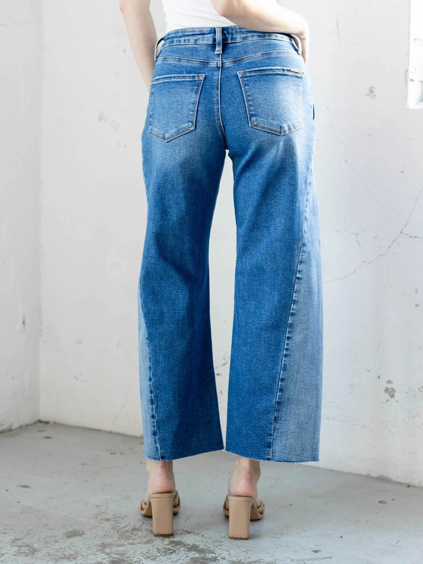 The Lynn Cropped Contrast Barrel Jeans