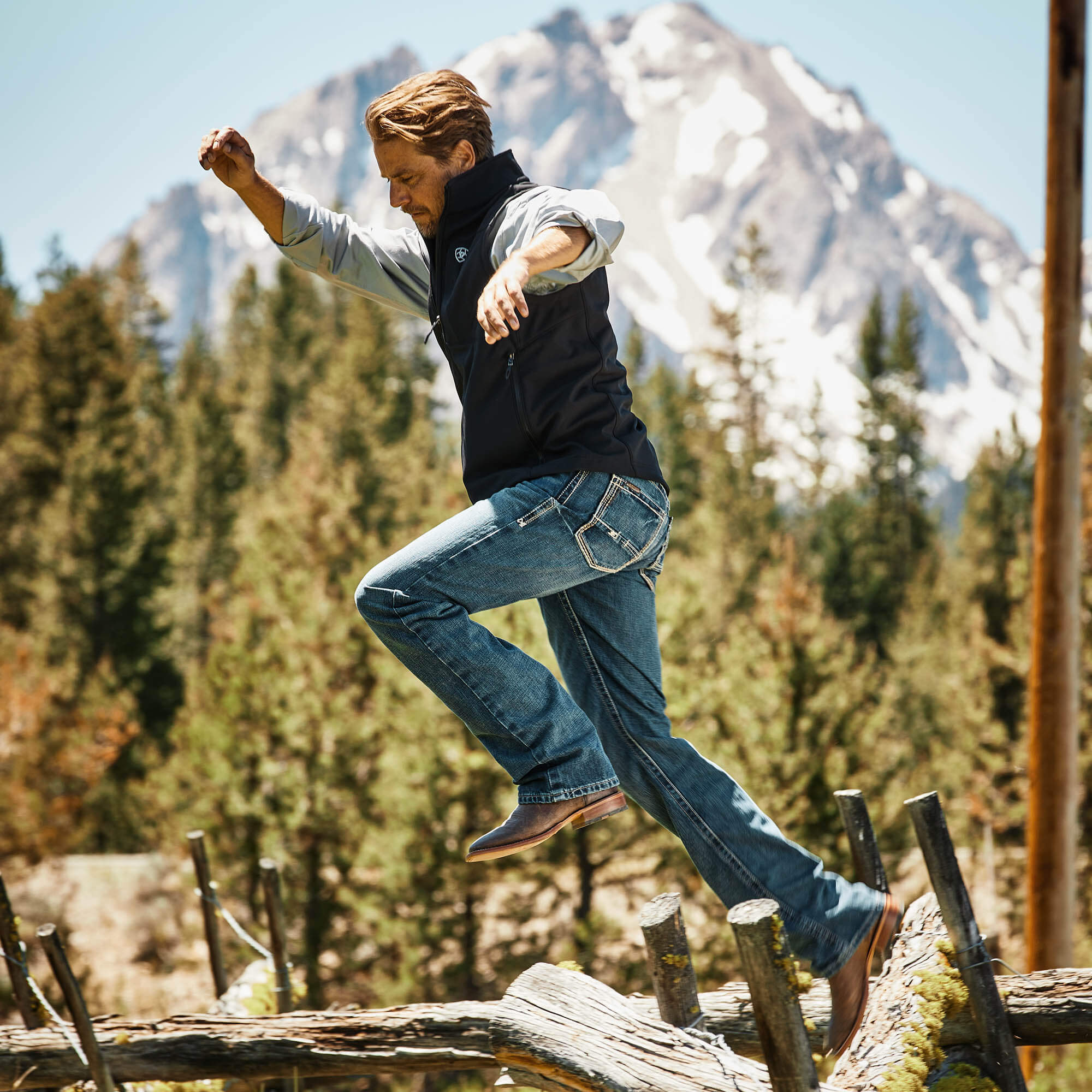 JEANS CON CORTE DE BOTA ARIAT M4 DE ALGO BAJO PARA HOMBRE