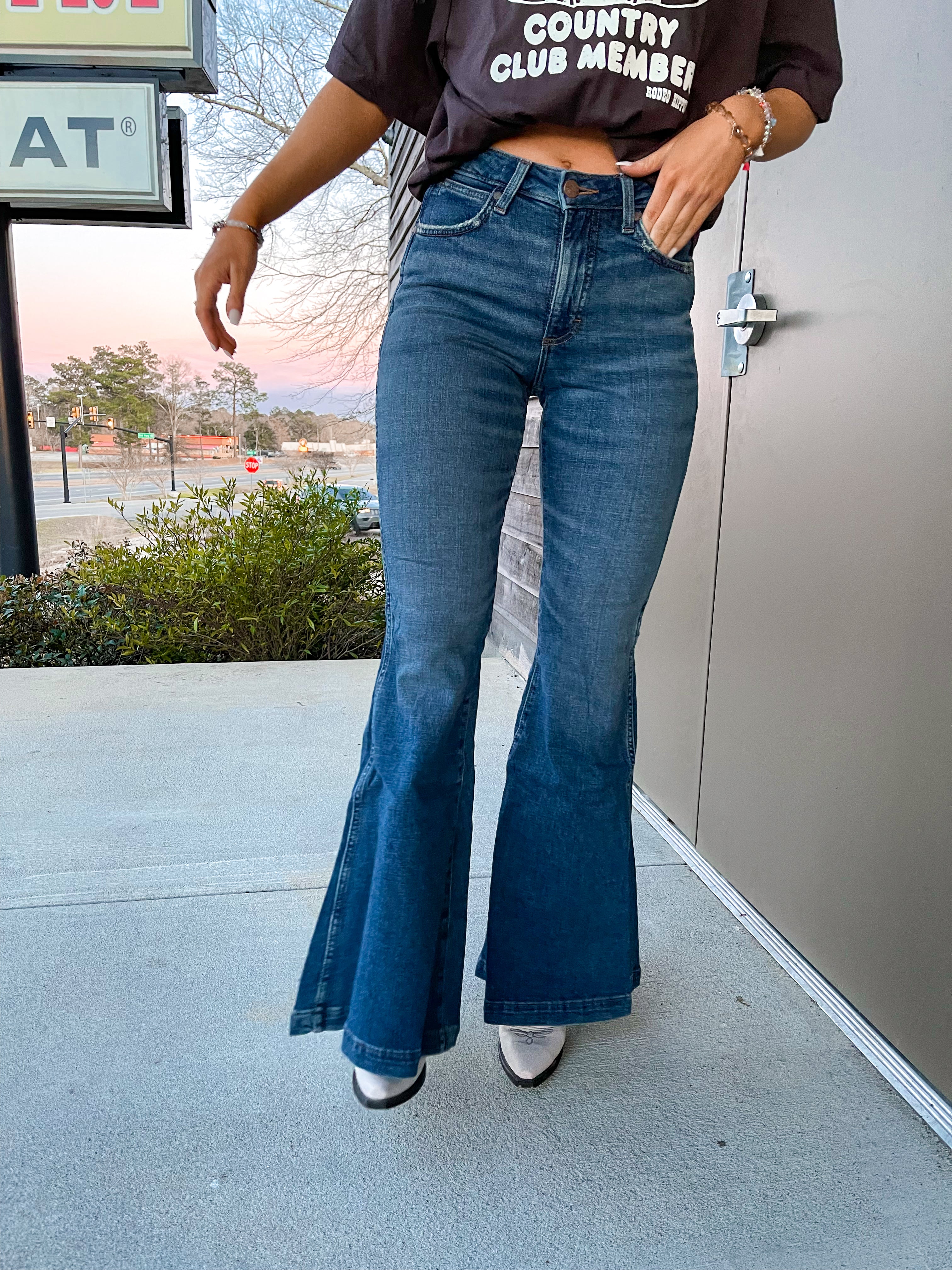 Vaqueros acampanados retro de Wrangler