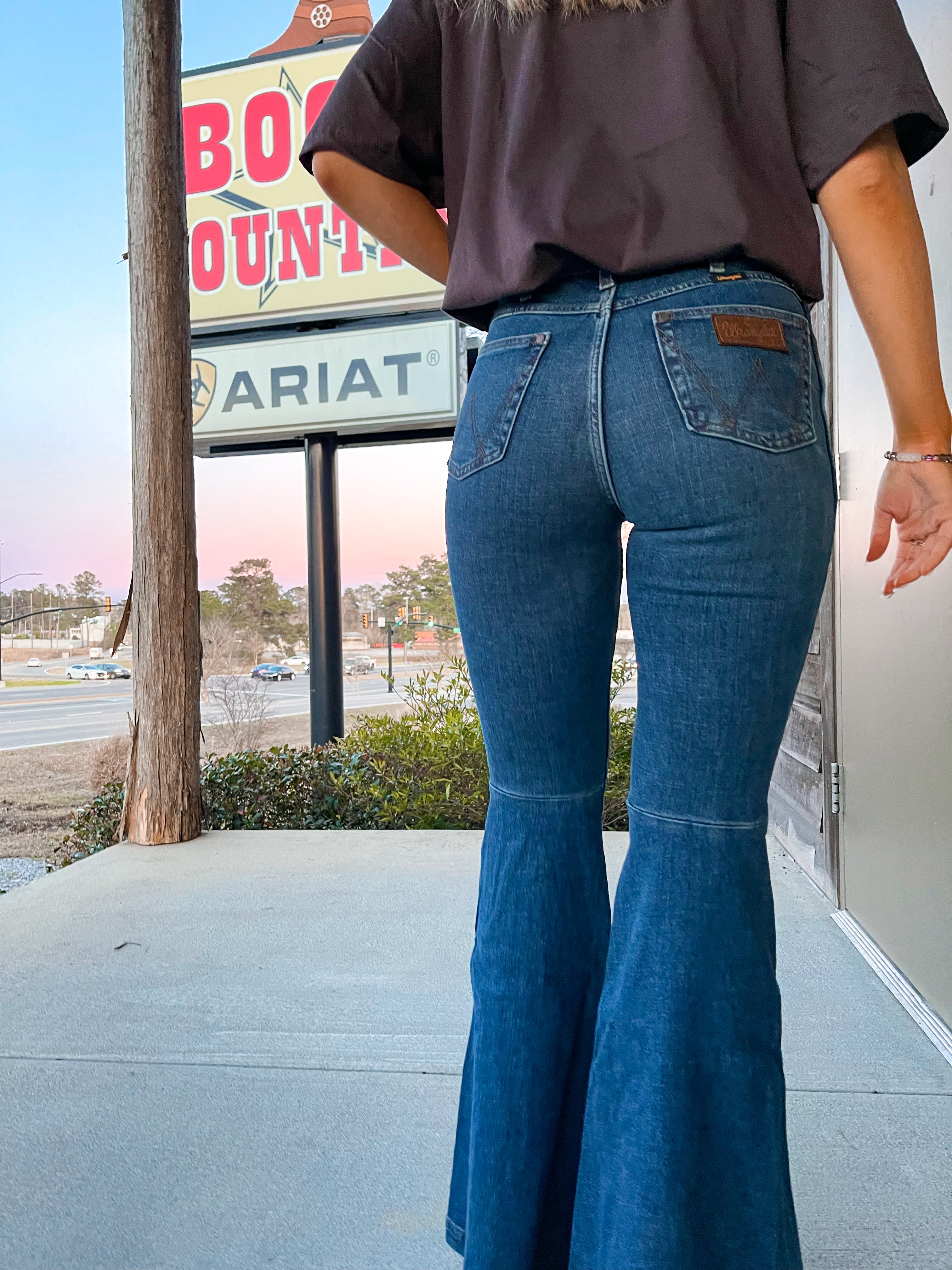 Vaqueros acampanados retro de Wrangler