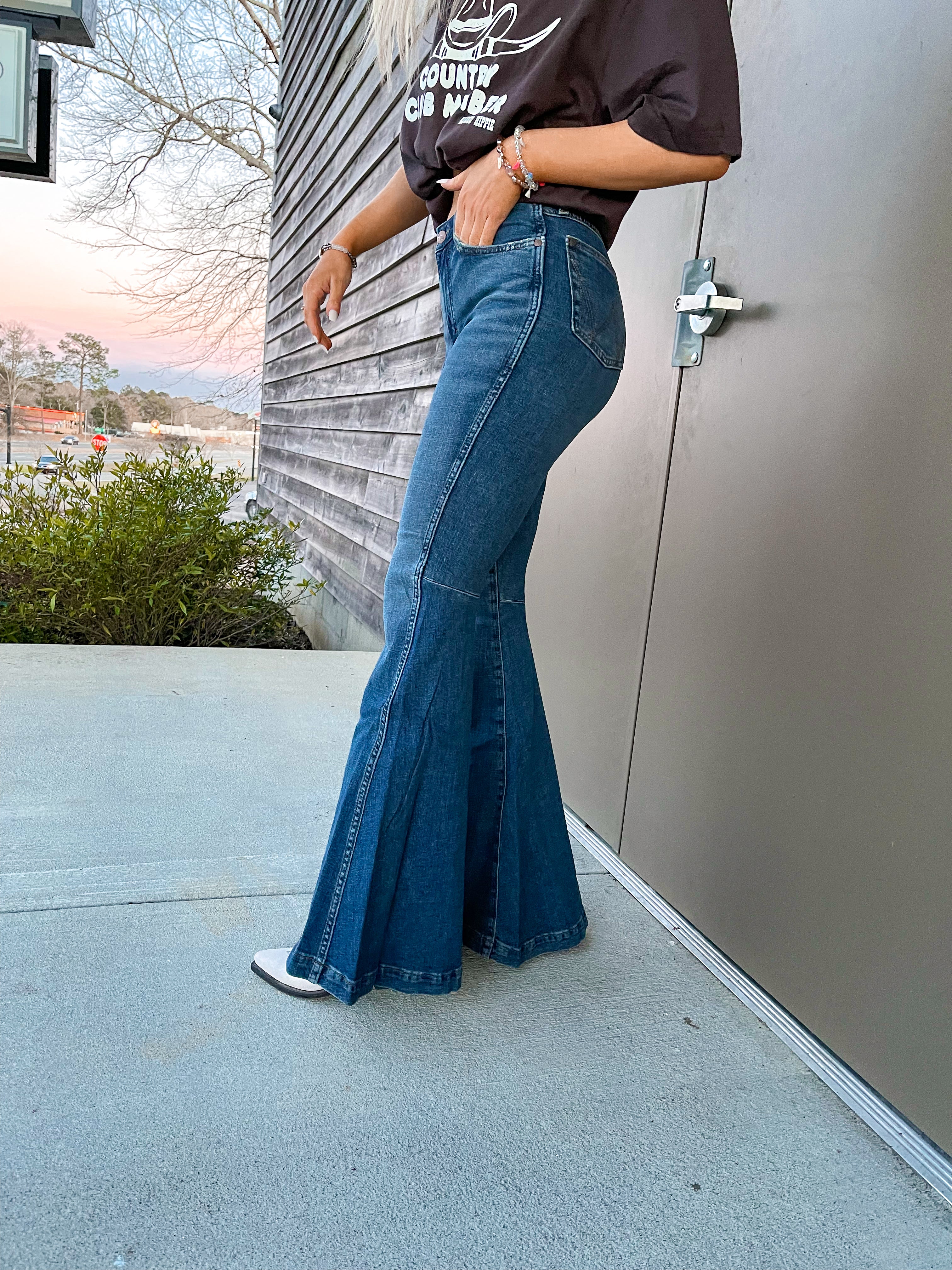 Vaqueros acampanados retro de Wrangler