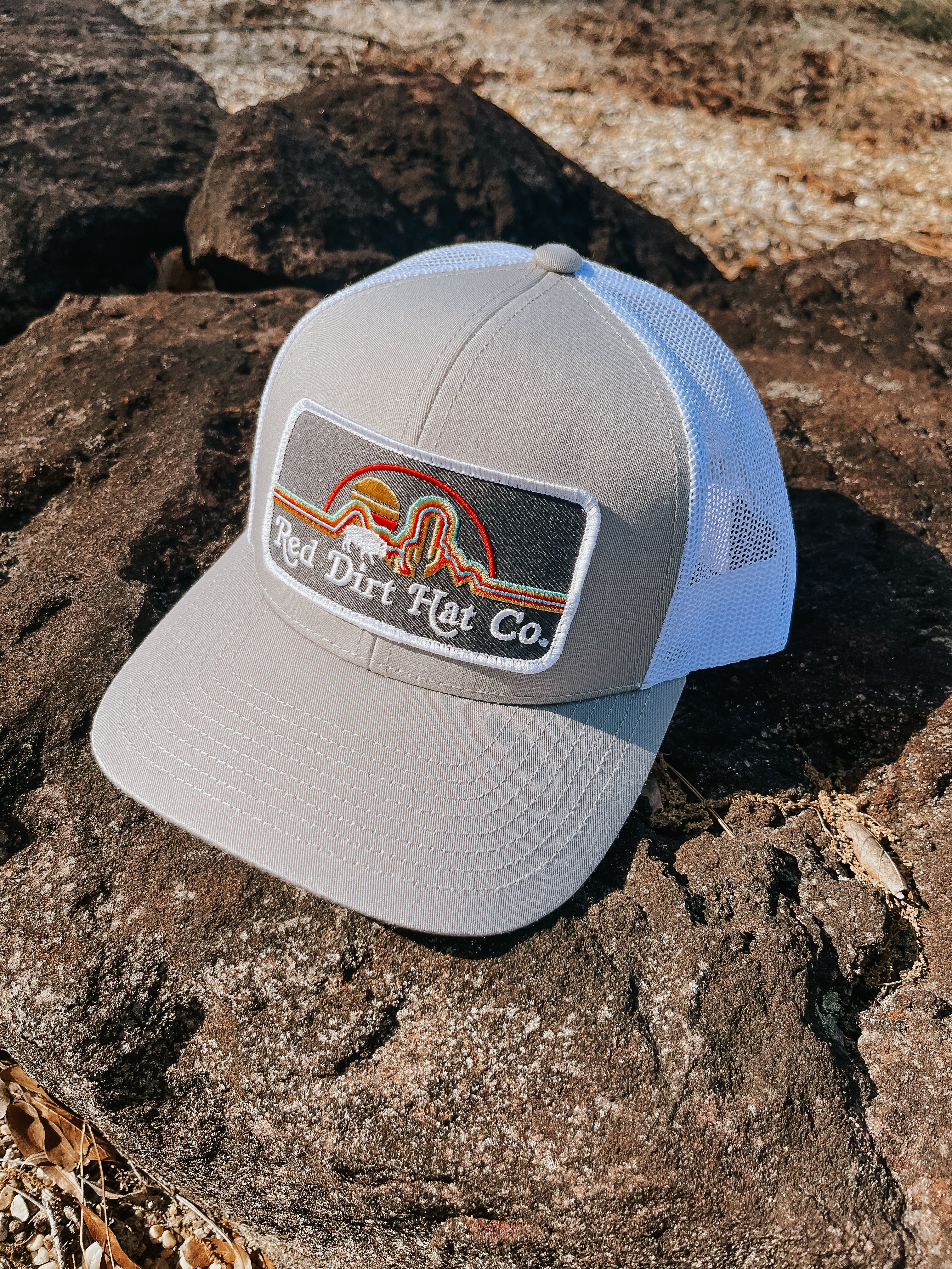 Gorra de búfalo neón de Red Dirt Hat Co.