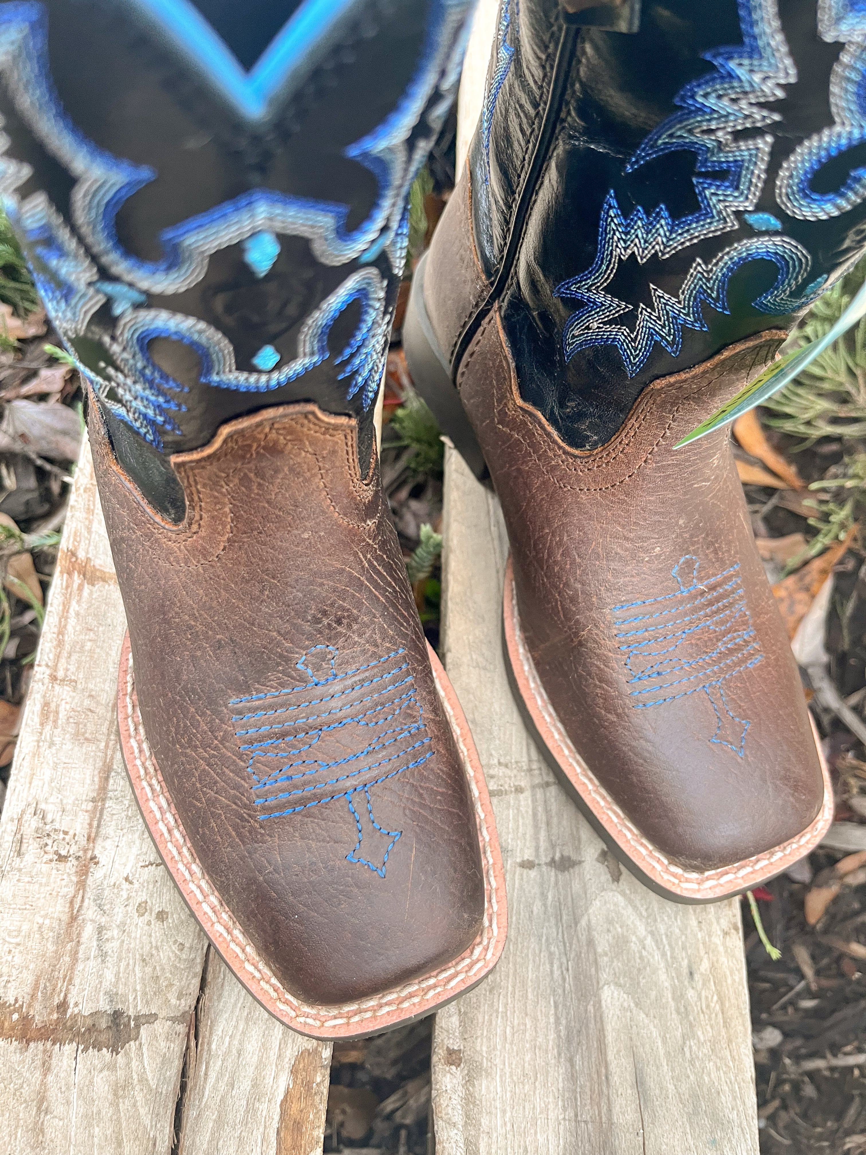 Youth Ariat Tombstone Boot In Earth